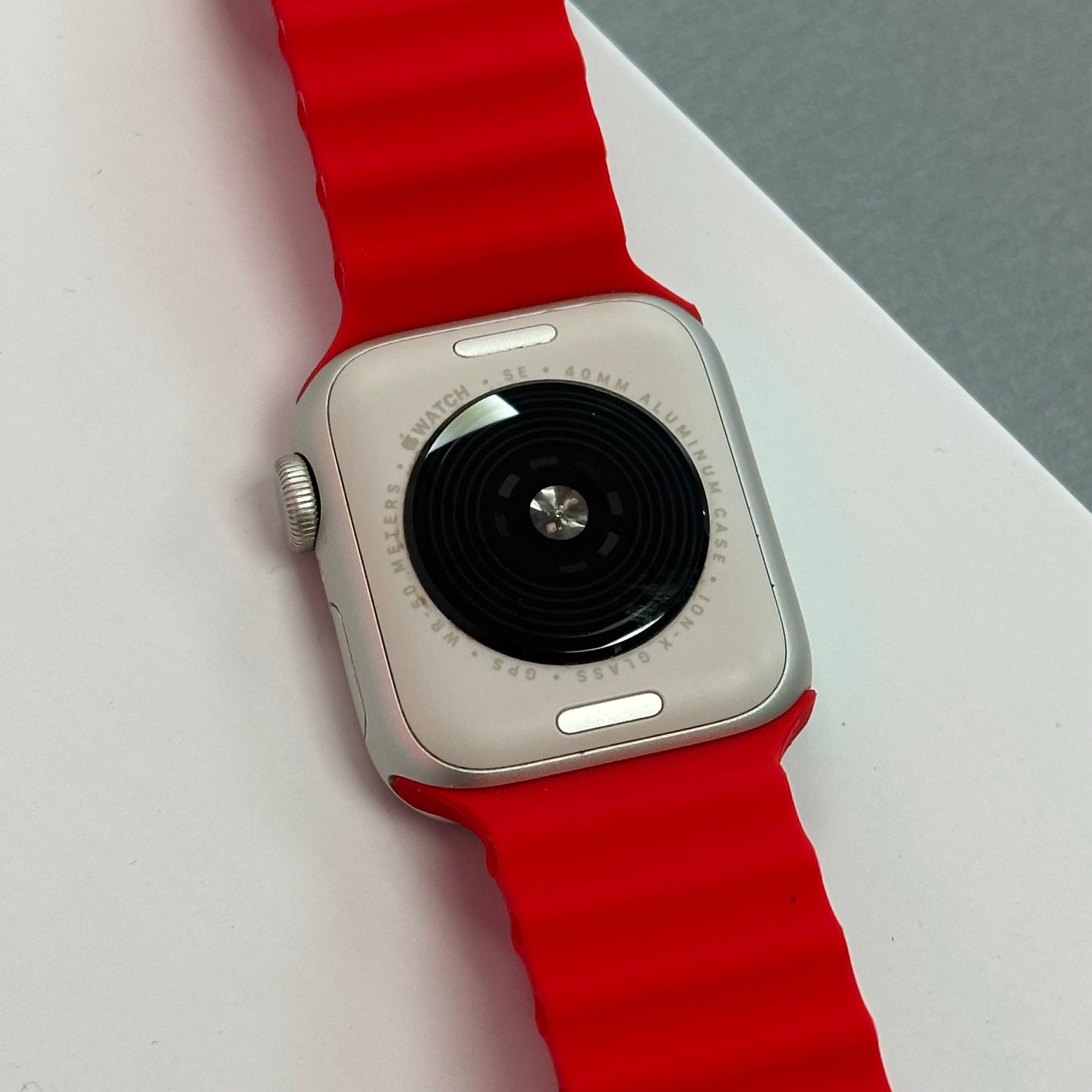 Apple Watch SE (2nd Gen) 2022 GPS - 40mm, Starlight Aluminium Case