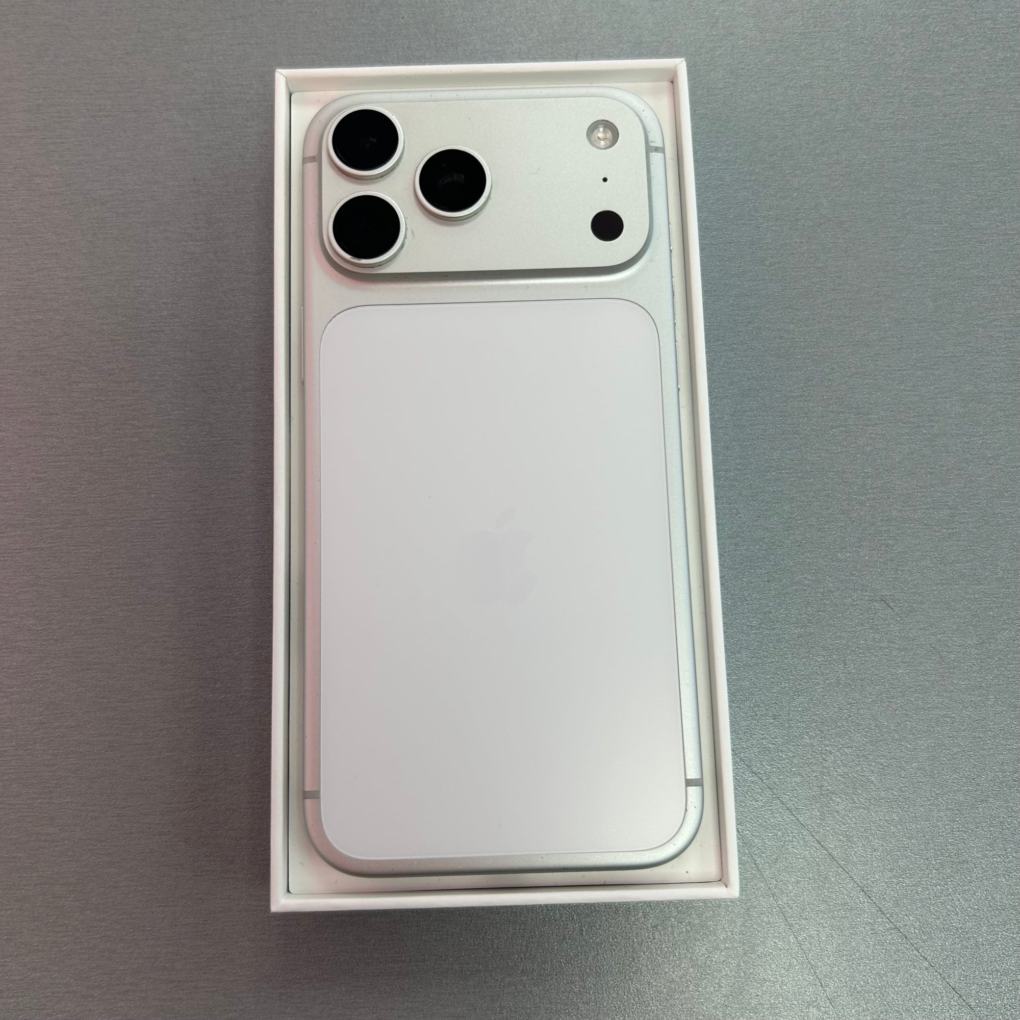 Apple iPhone 17 Pro Max 1TB Silver - 91% Battery Health