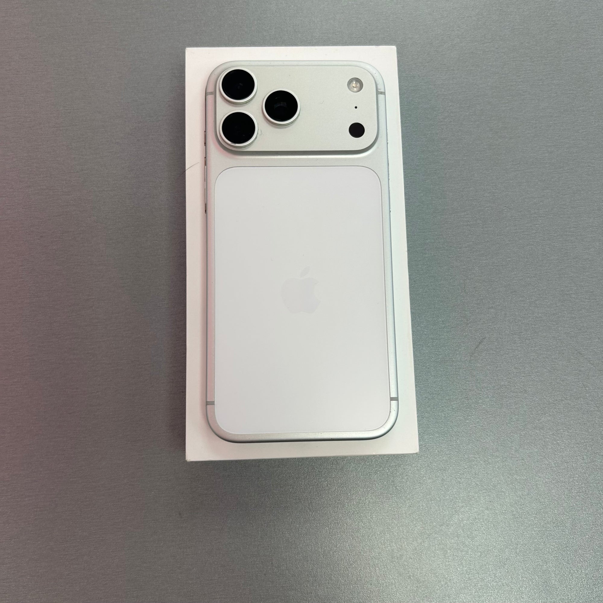 Apple iPhone 17 Pro Max 1TB Silver - 91% Battery Health