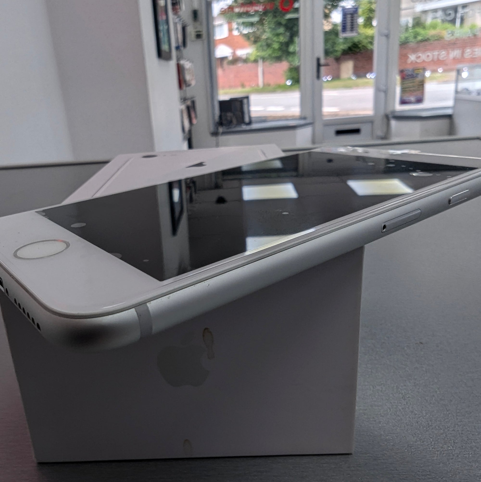 Apple iPhone 8 White 64GB - 100% Battery Health