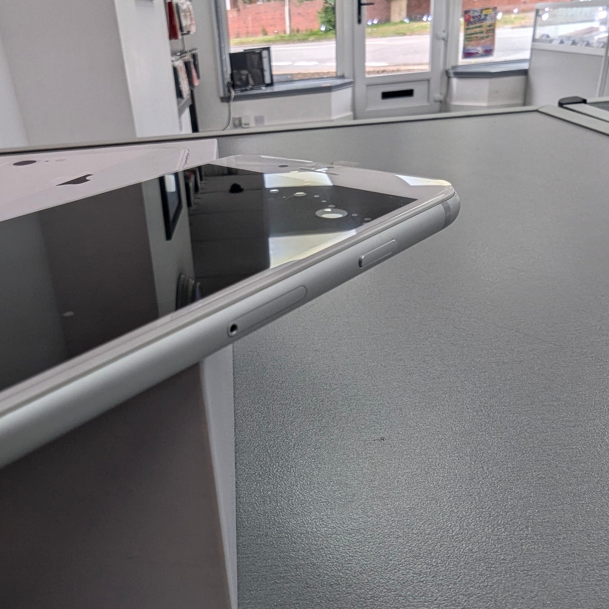 Apple iPhone 8 White 64GB - 100% Battery Health