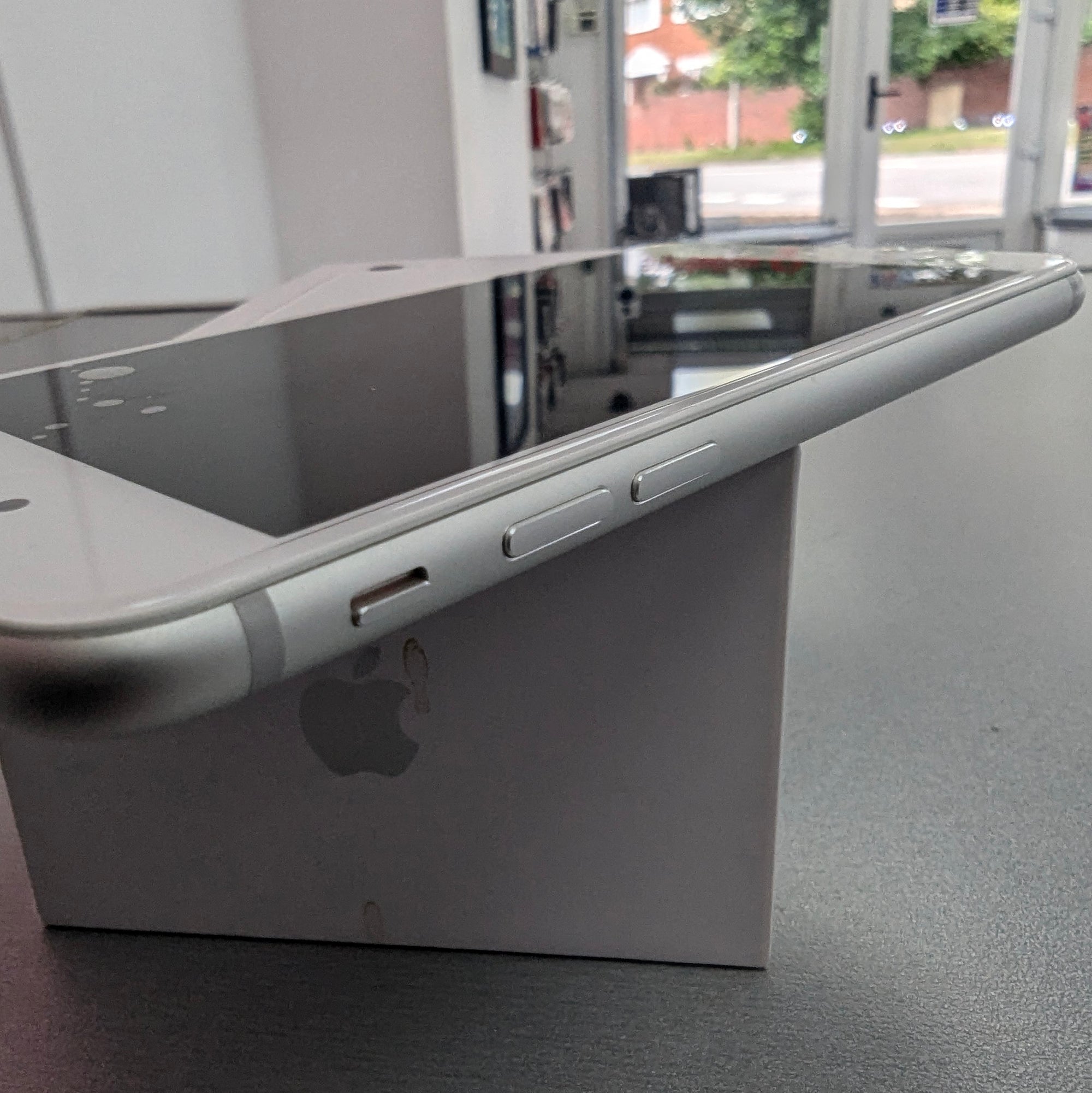 Apple iPhone 8 White 64GB - 100% Battery Health