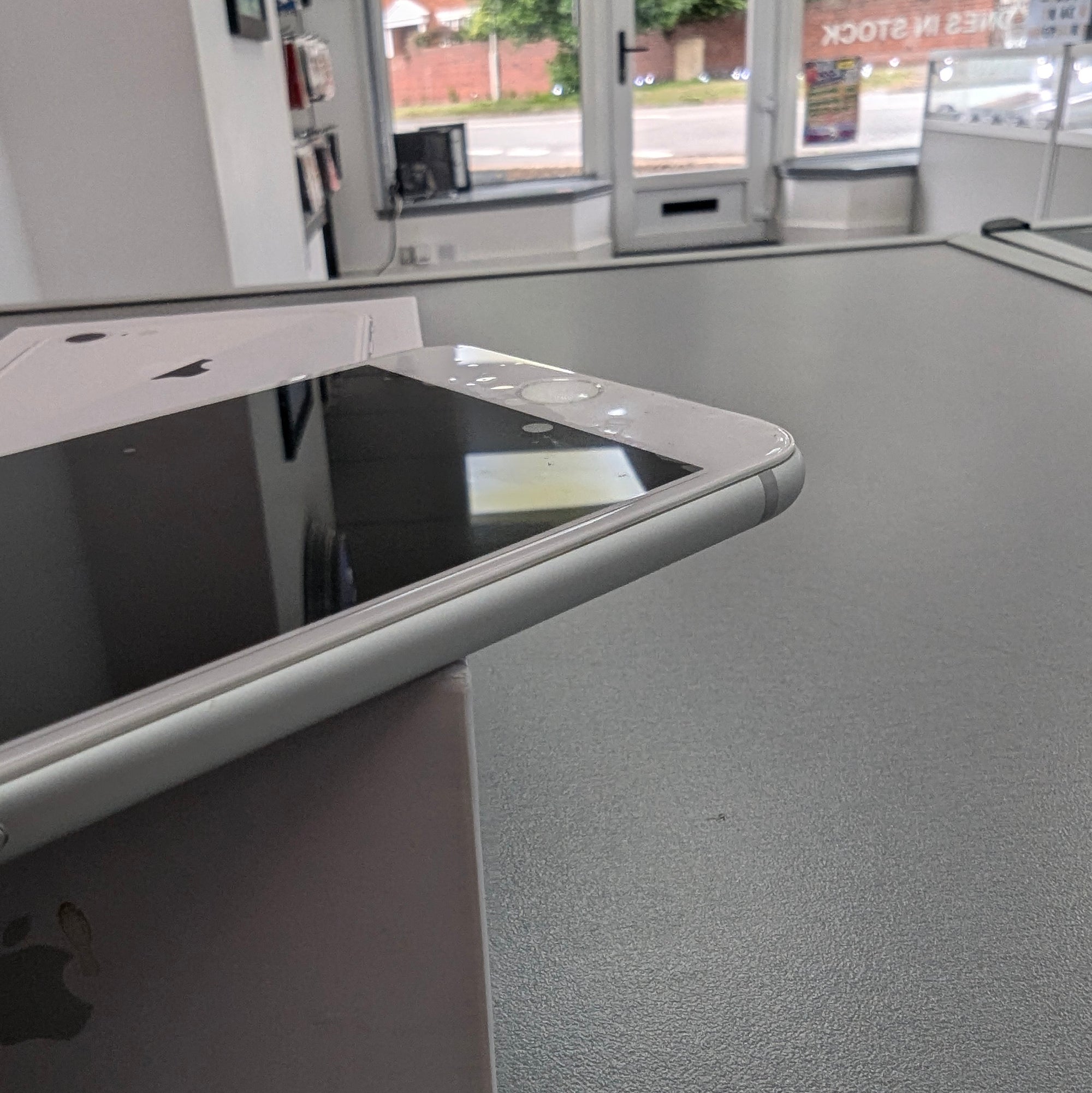 Apple iPhone 8 White 64GB - 100% Battery Health