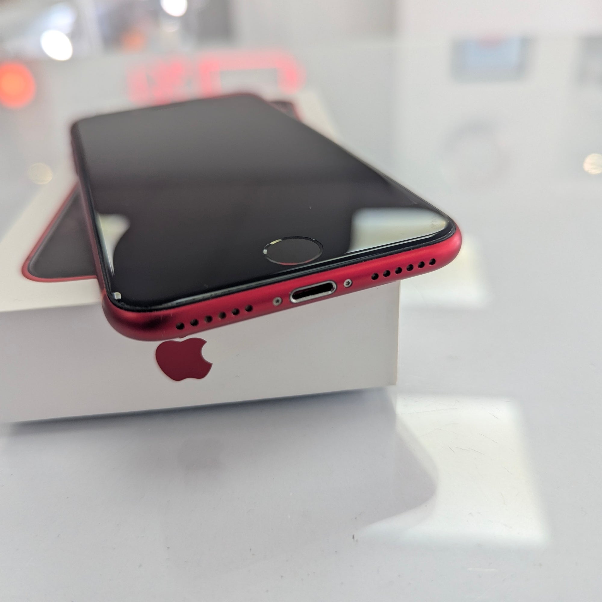 Apple iPhone SE 2020 64GB Red 96% battery health