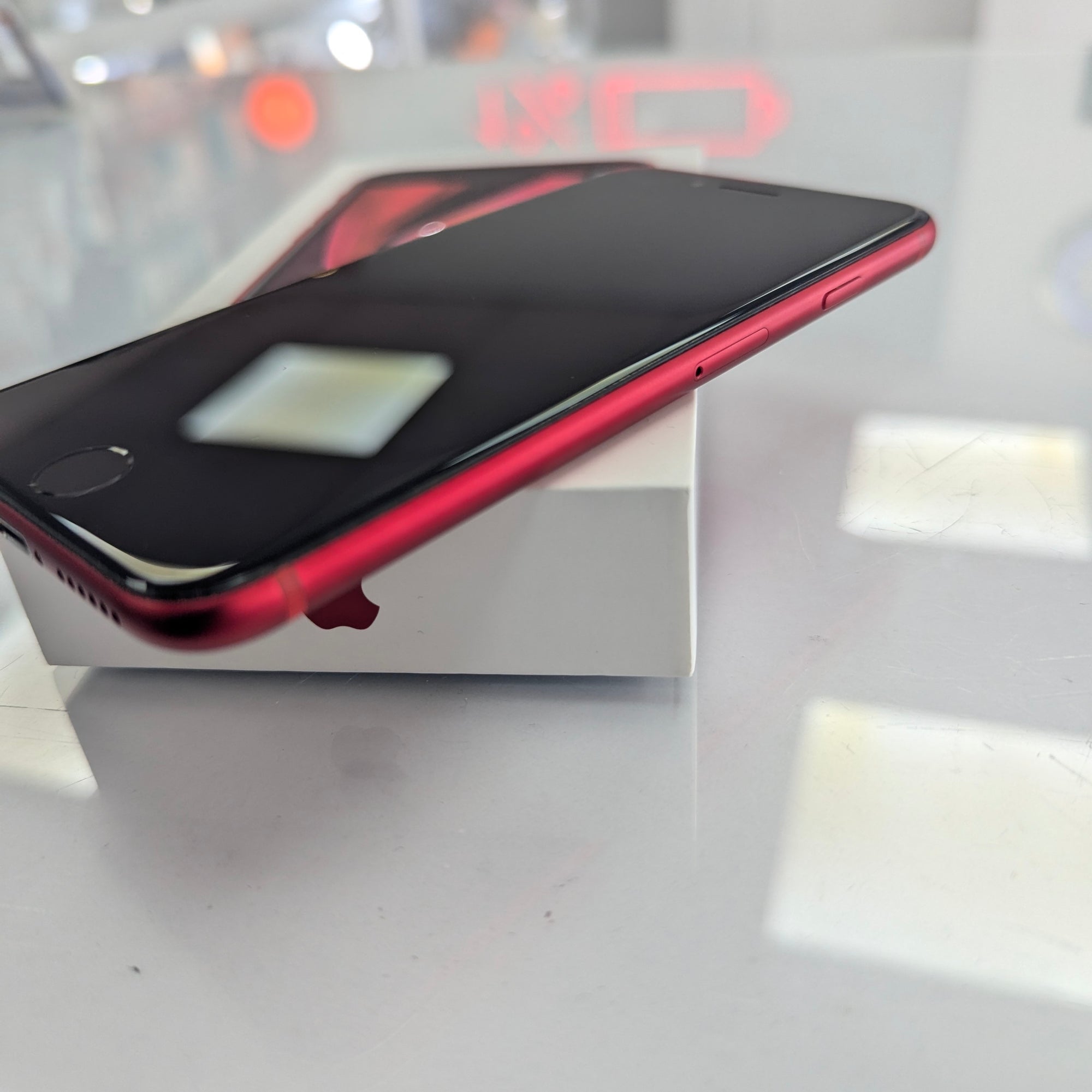 Apple iPhone SE 2020 64GB Red 96% battery health