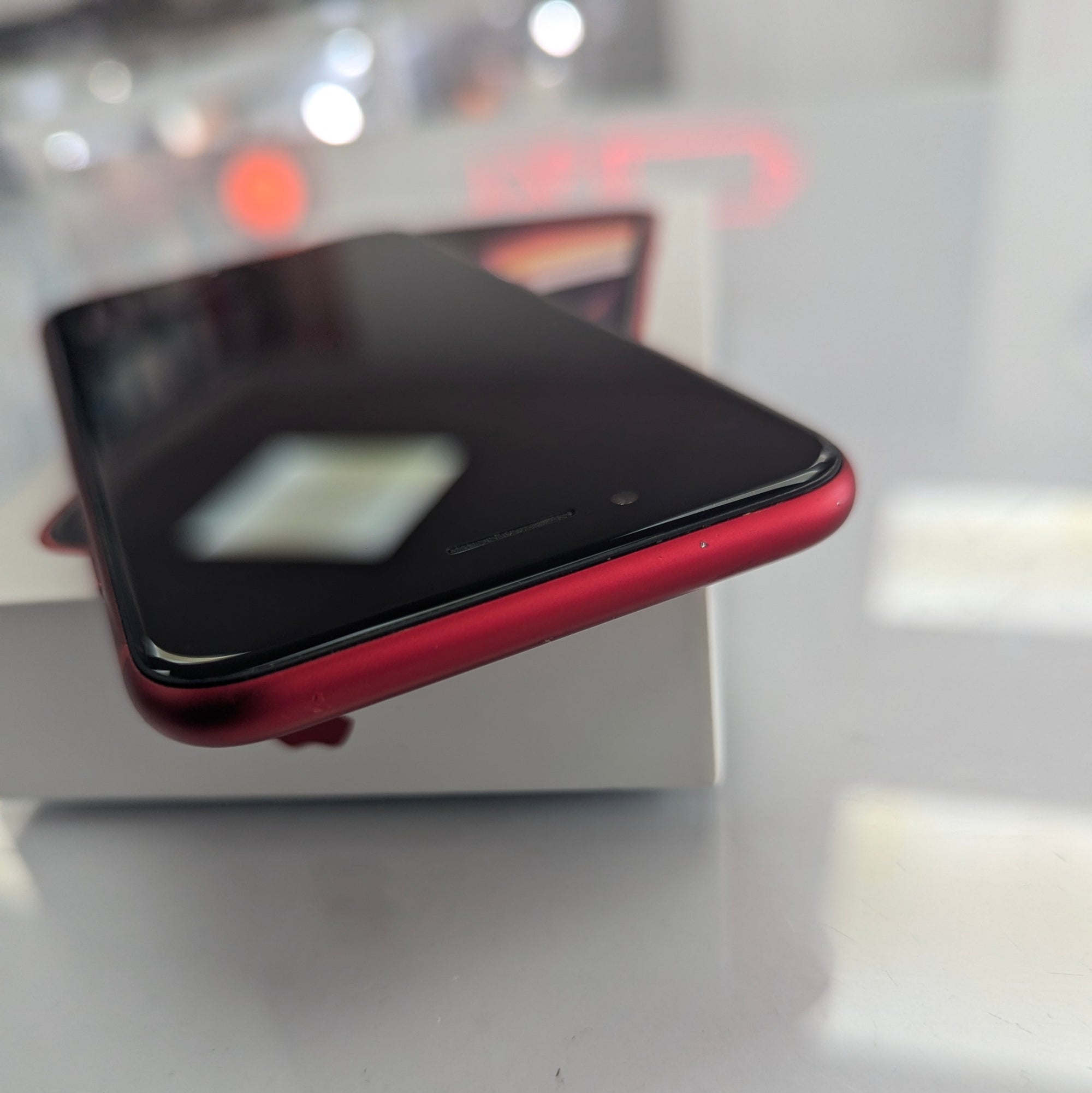 Apple iPhone SE 2020 64GB Red 96% battery health