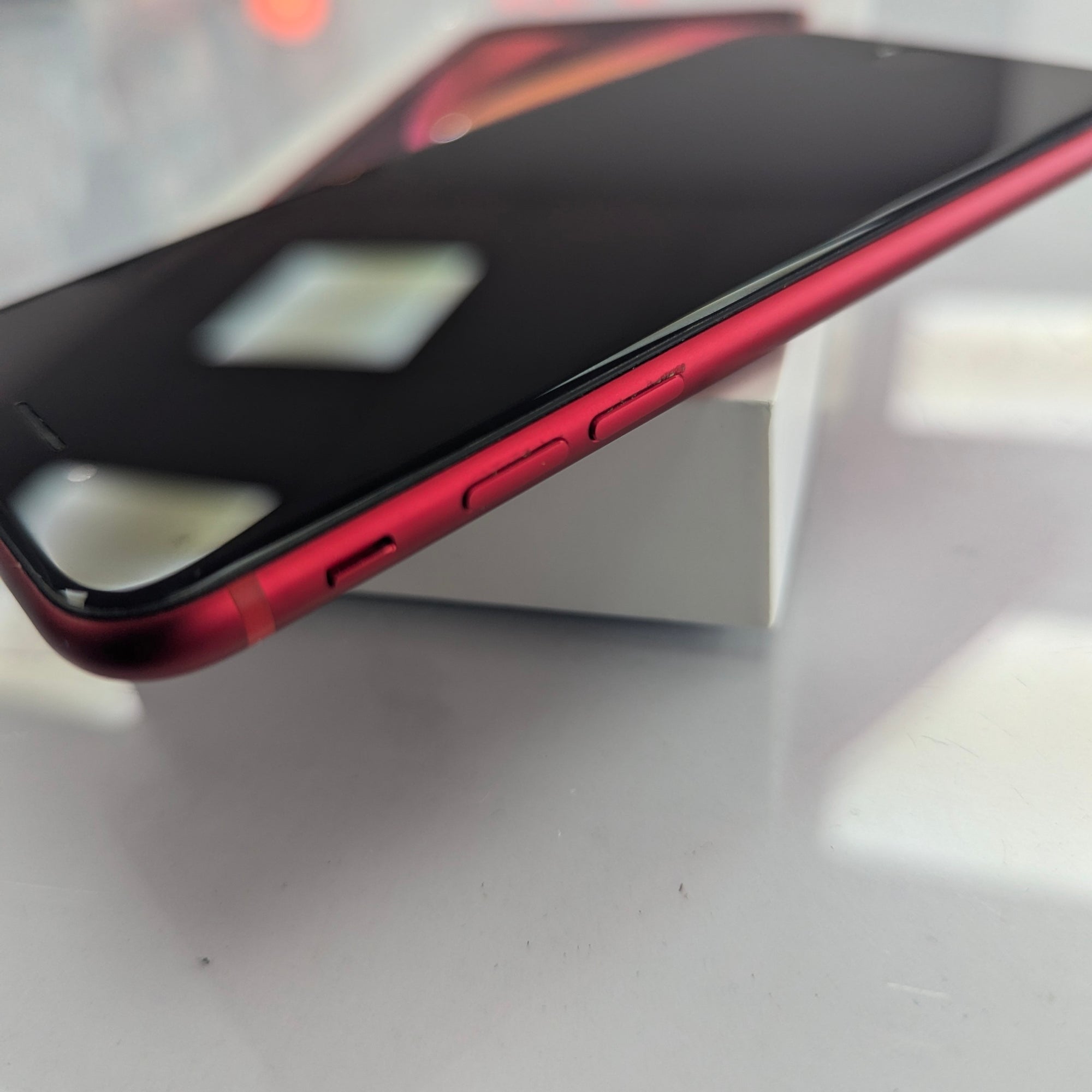 Apple iPhone SE 2020 64GB Red 96% battery health