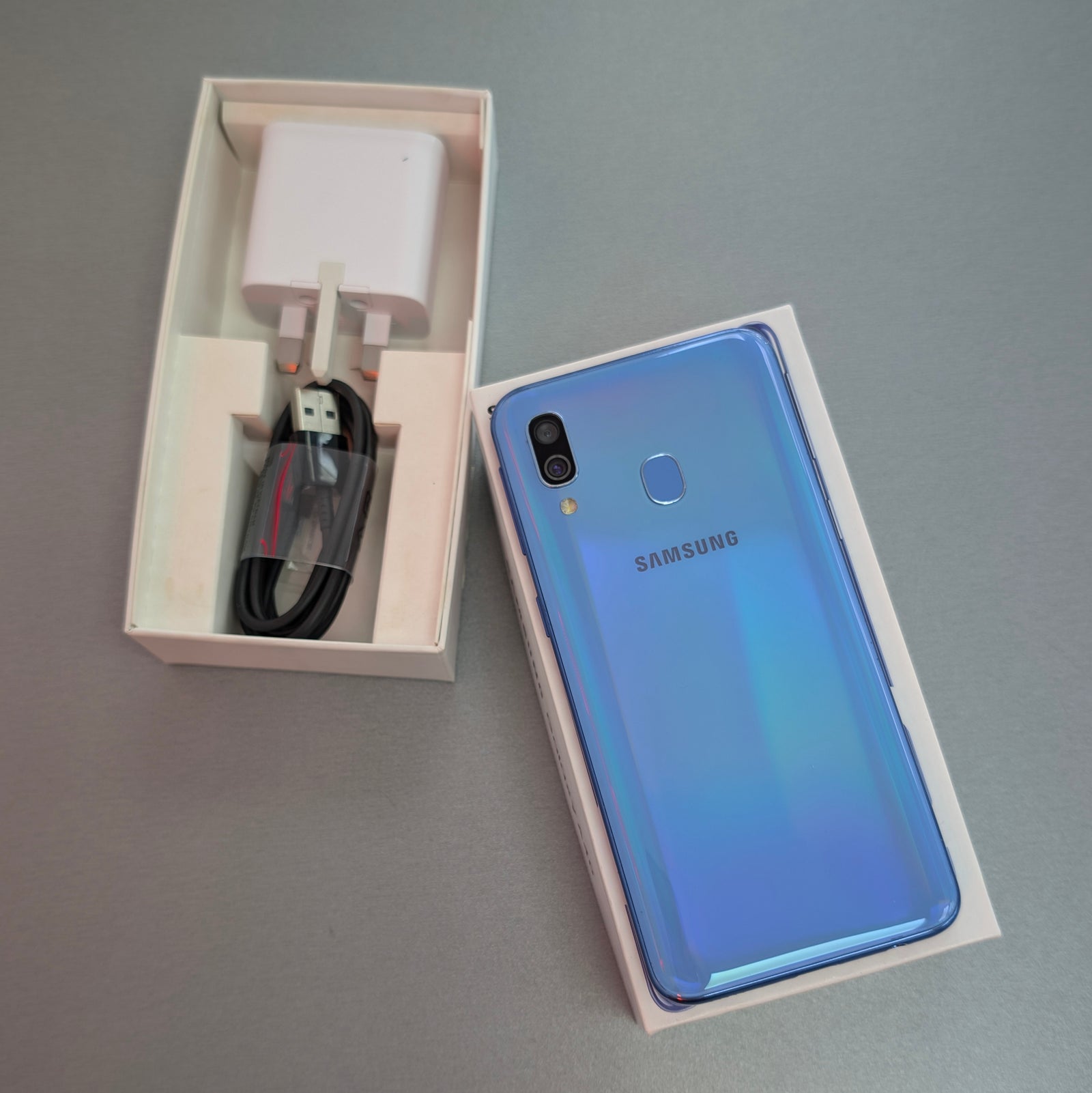 Samsung Galaxy A40 64GB Blue