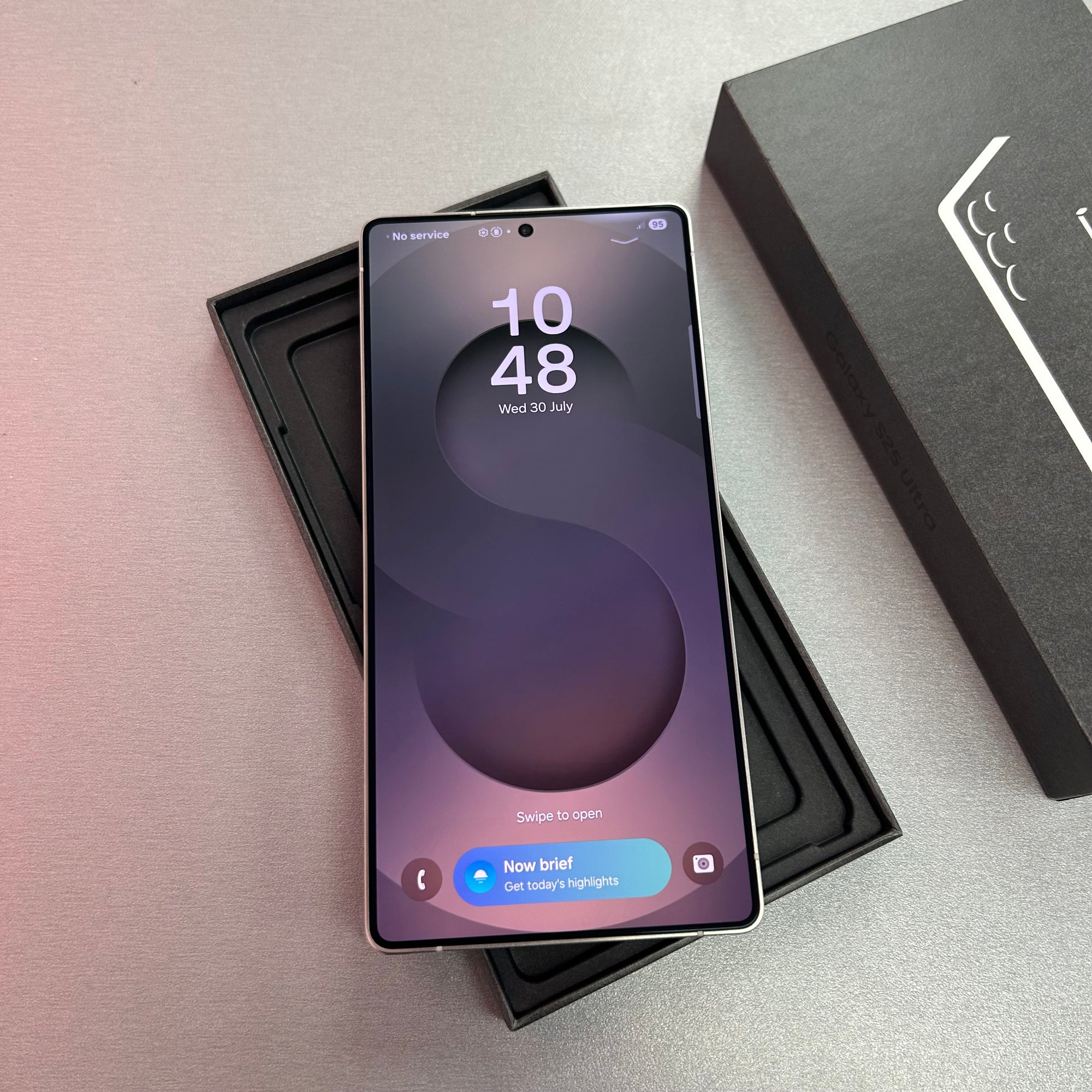 Samsung Galaxy S25 Ultra 256GB Titanium White Silver - Like New shop display