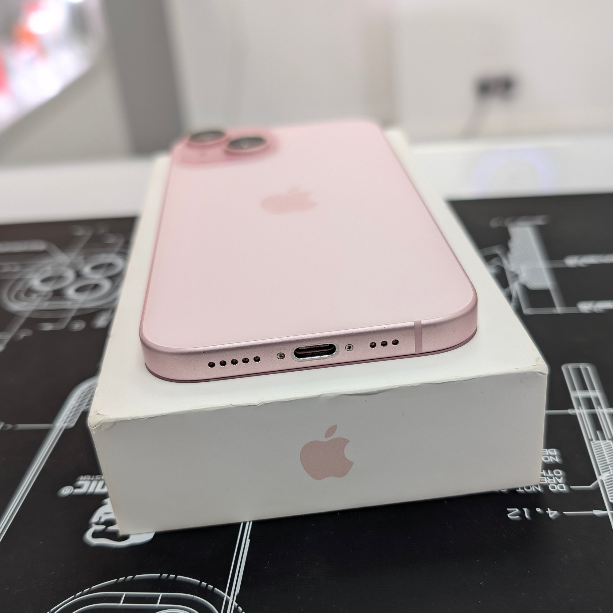 Apple iPhone 15 128GB Pink