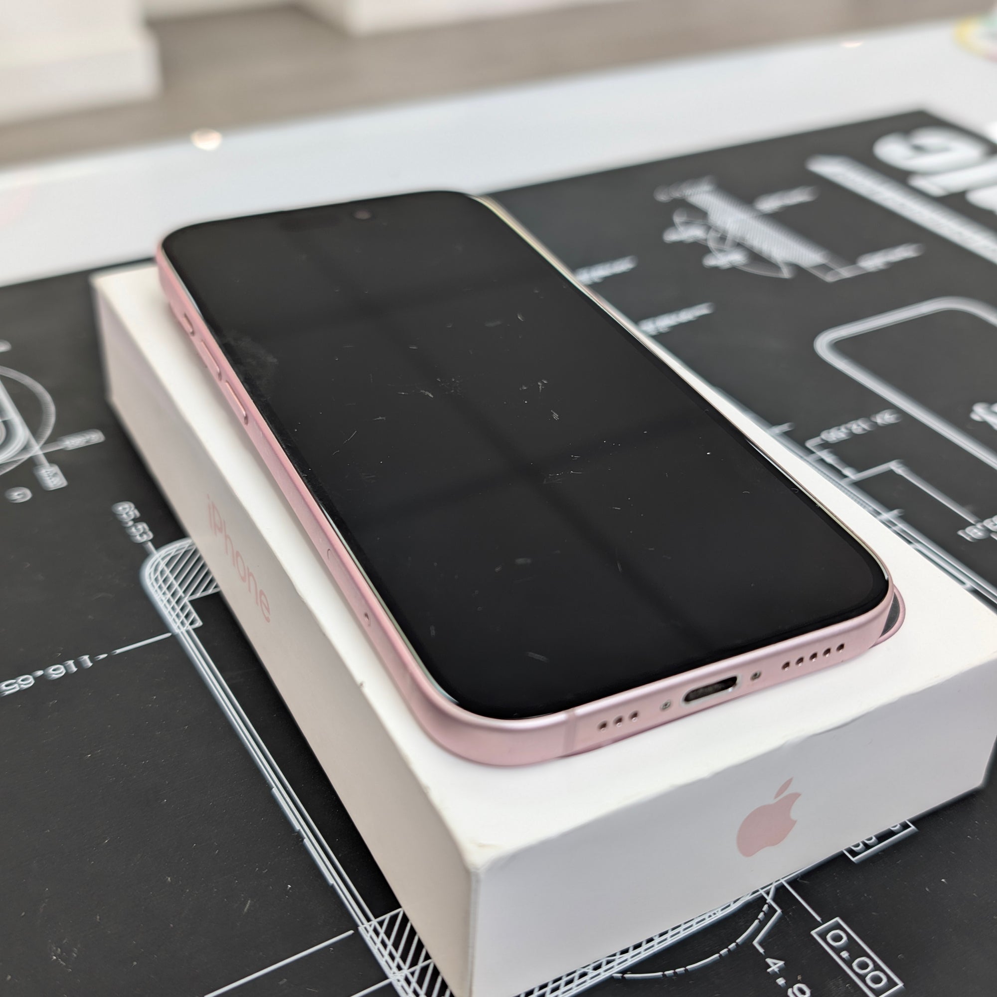 Apple iPhone 15 128GB Pink