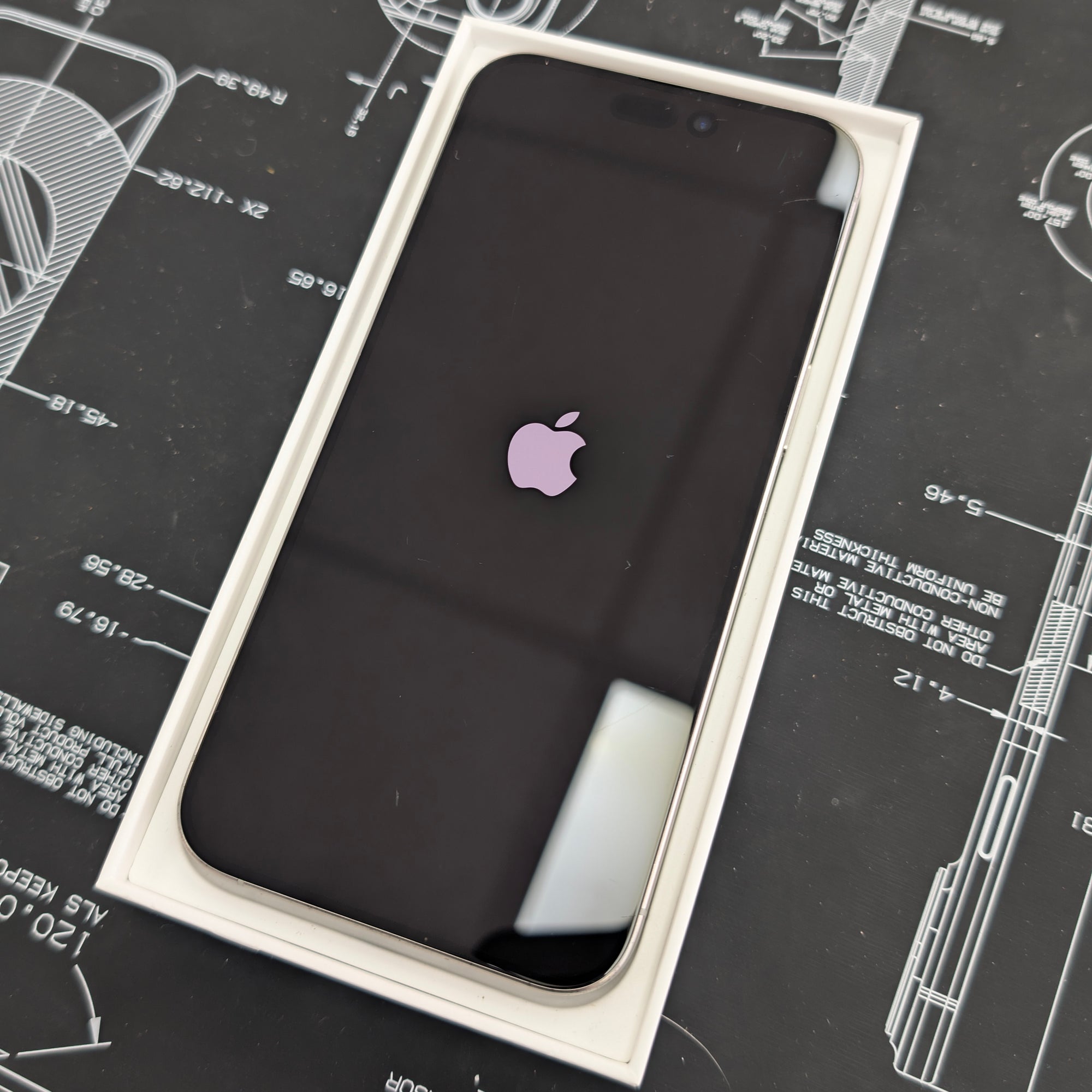 Apple iPhone 15 Pro Max 256GB White Titanium- 100% Battery Health