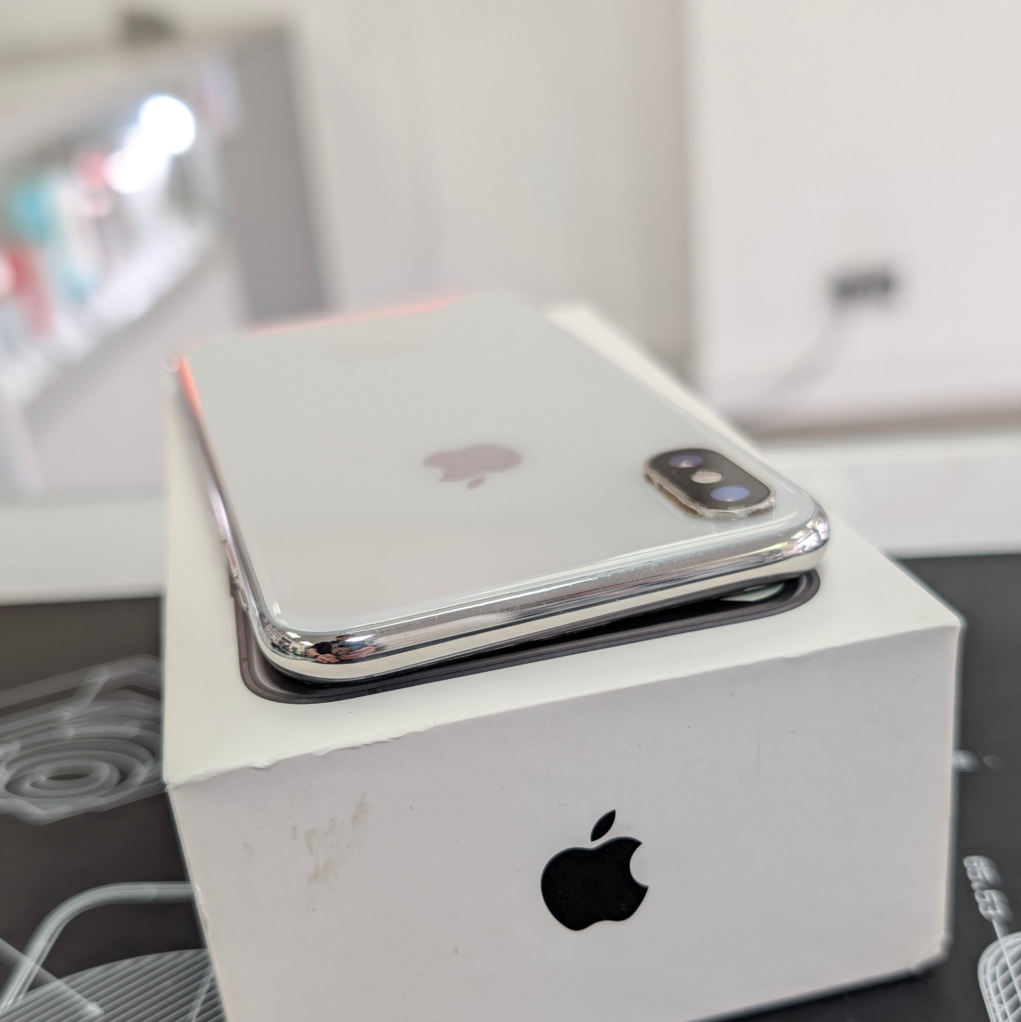 Apple iPhone X 64GB White 100% Battery Health Great condition