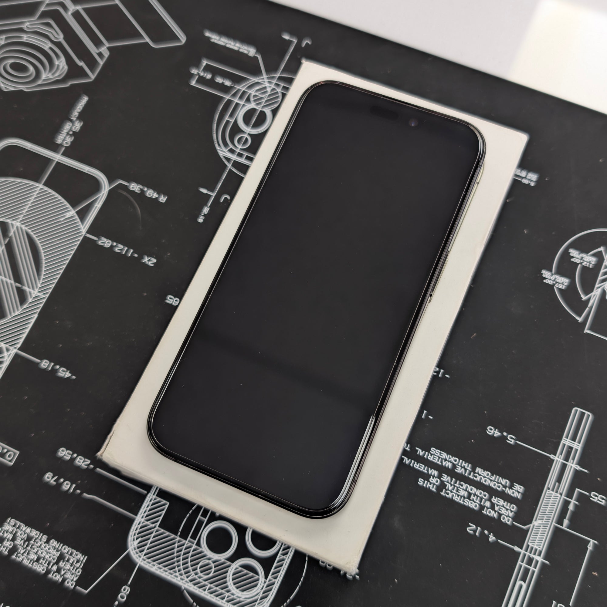 Apple iPhone 15 Pro 128GB Black Titanium - 100% Battery Health