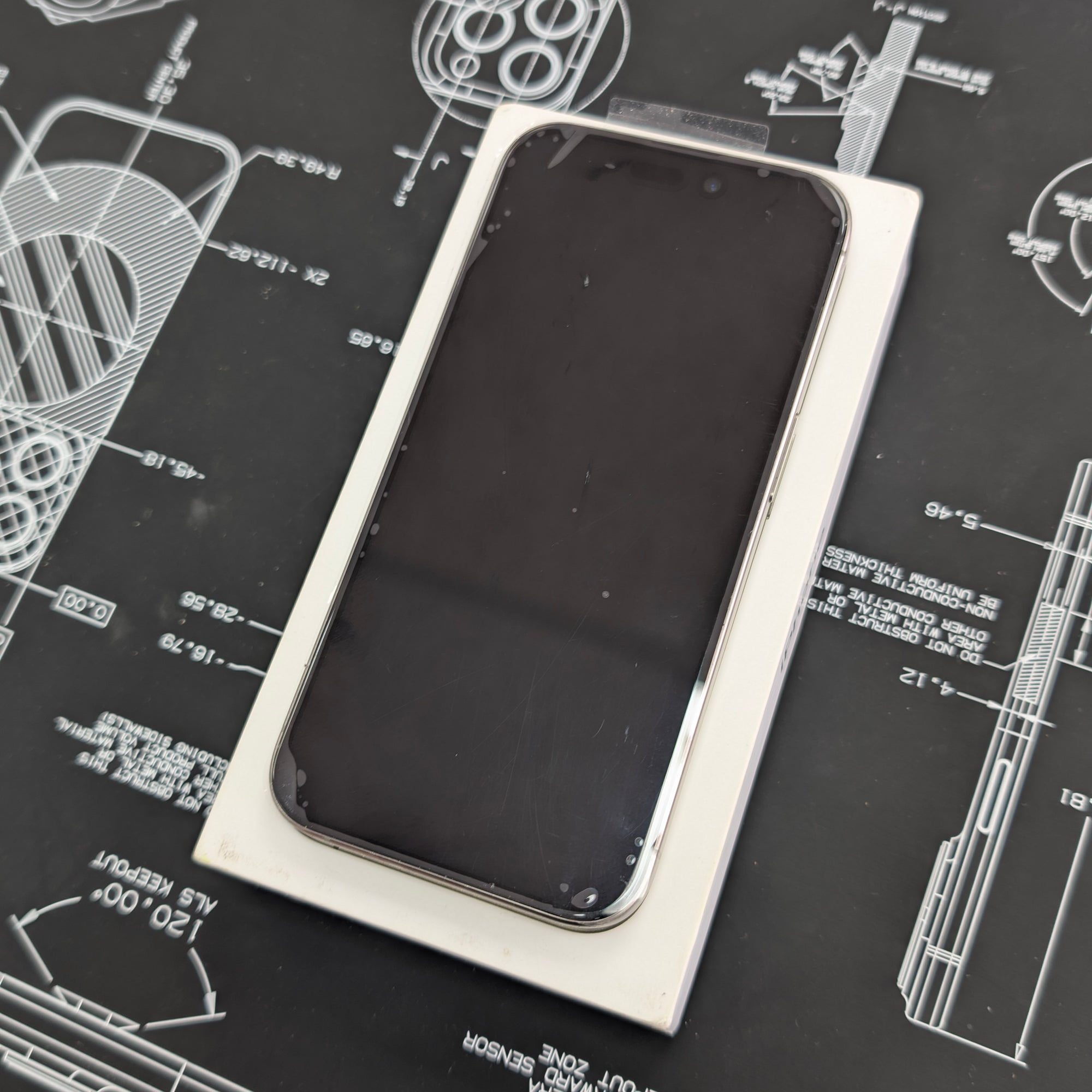 Apple iPhone 15 Pro 128GB - Natural Titanium - 100% Battery Health