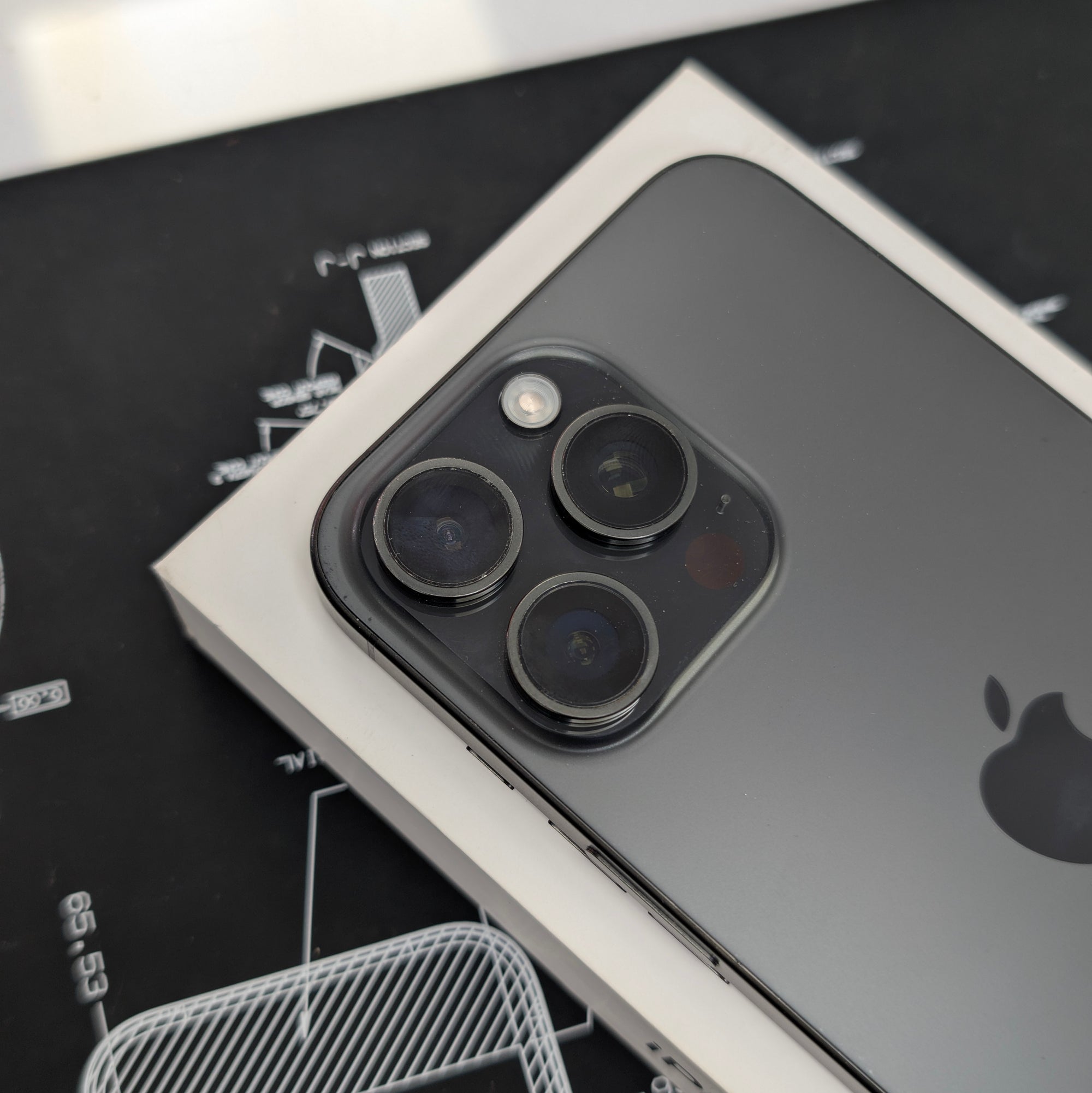 Apple iPhone 15 Pro Max 256GB Black Titanium - 93% Battery Health