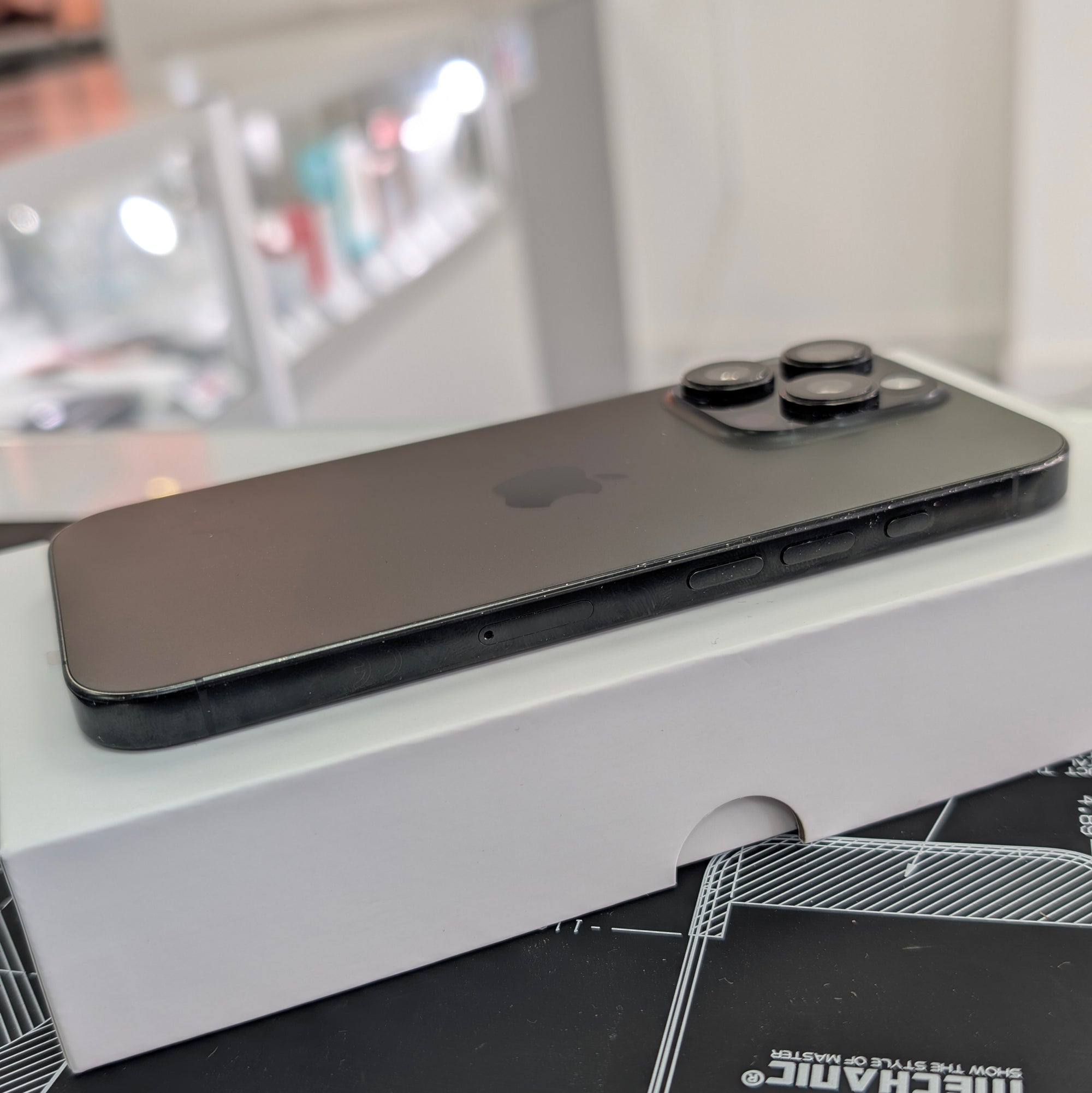 Apple iPhone 16 Pro Black Titanium 128GB - Original 91% Battery Health