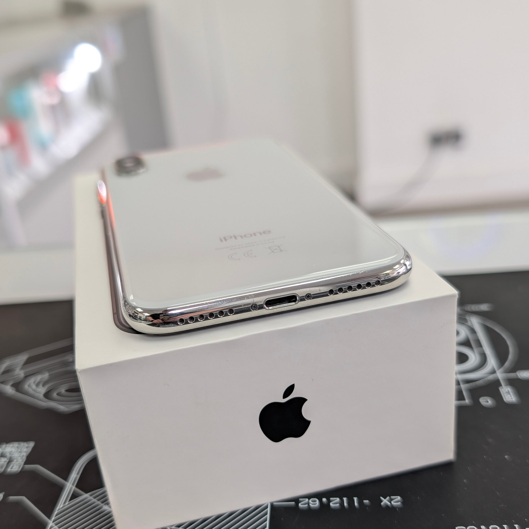 Apple iPhone X 64GB White 100% Battery Health Great condition