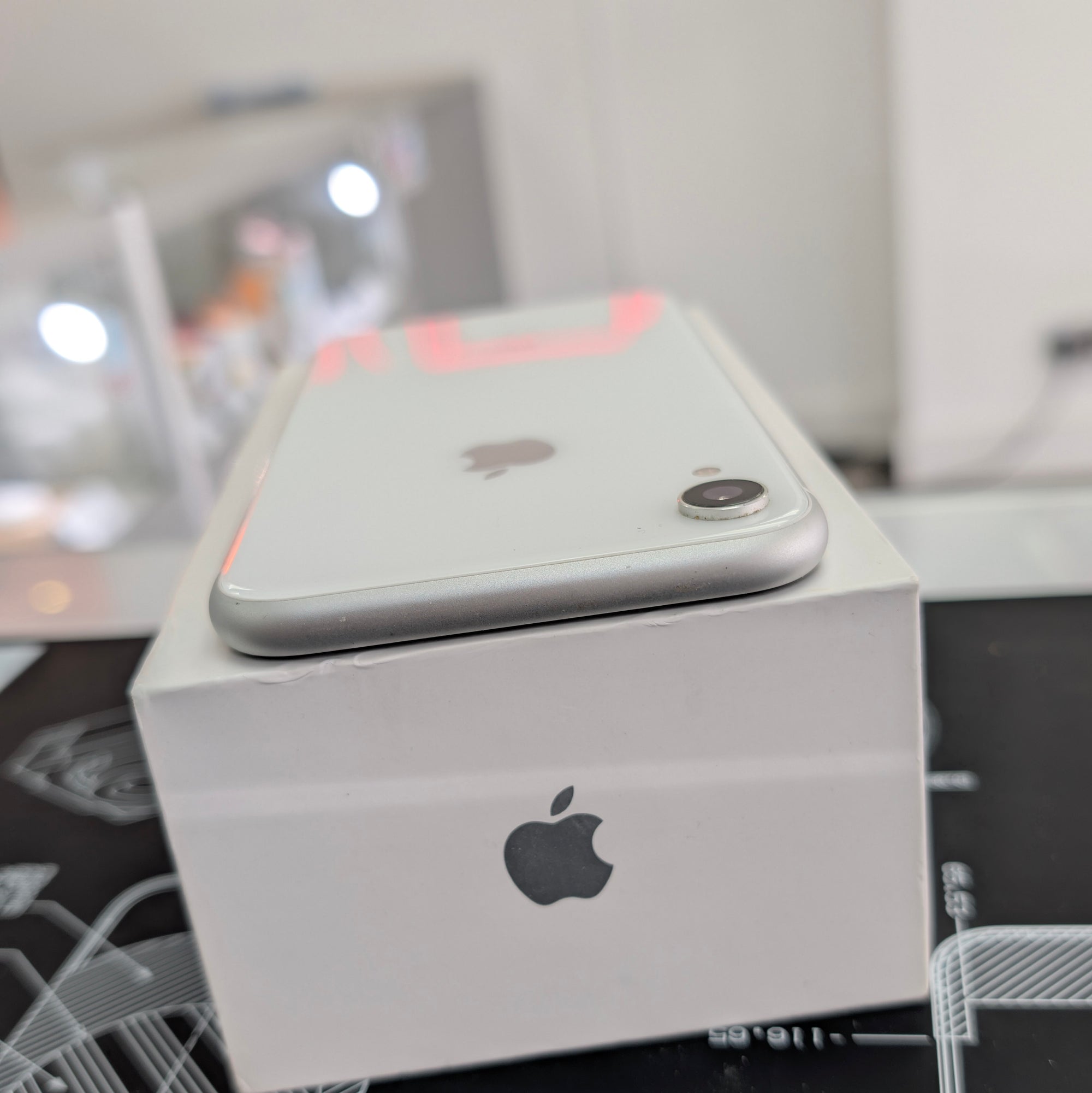 Apple iPhone XR 128GB White 93% Battery Health