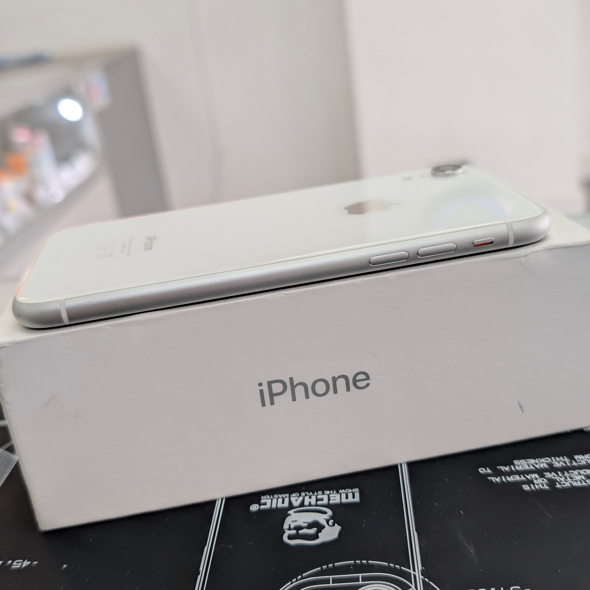 Apple iPhone XR 128GB White 93% Battery Health