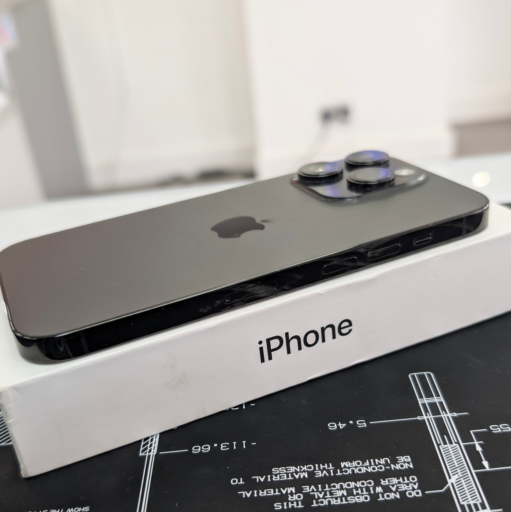 Apple iPhone 14 Pro - Black 128GB &amp; 100% Battery Health