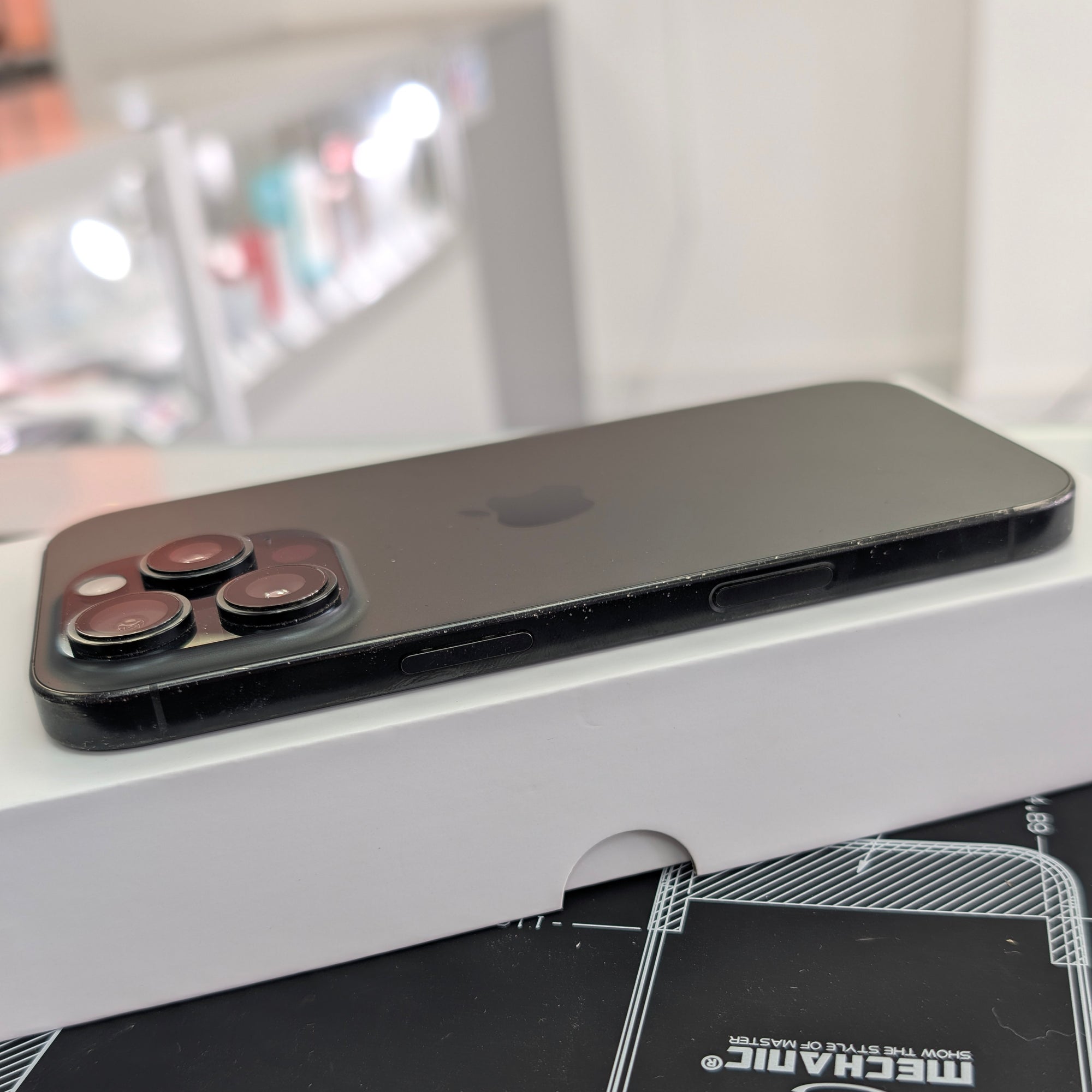 Apple iPhone 16 Pro Black Titanium 128GB - Original 91% Battery Health