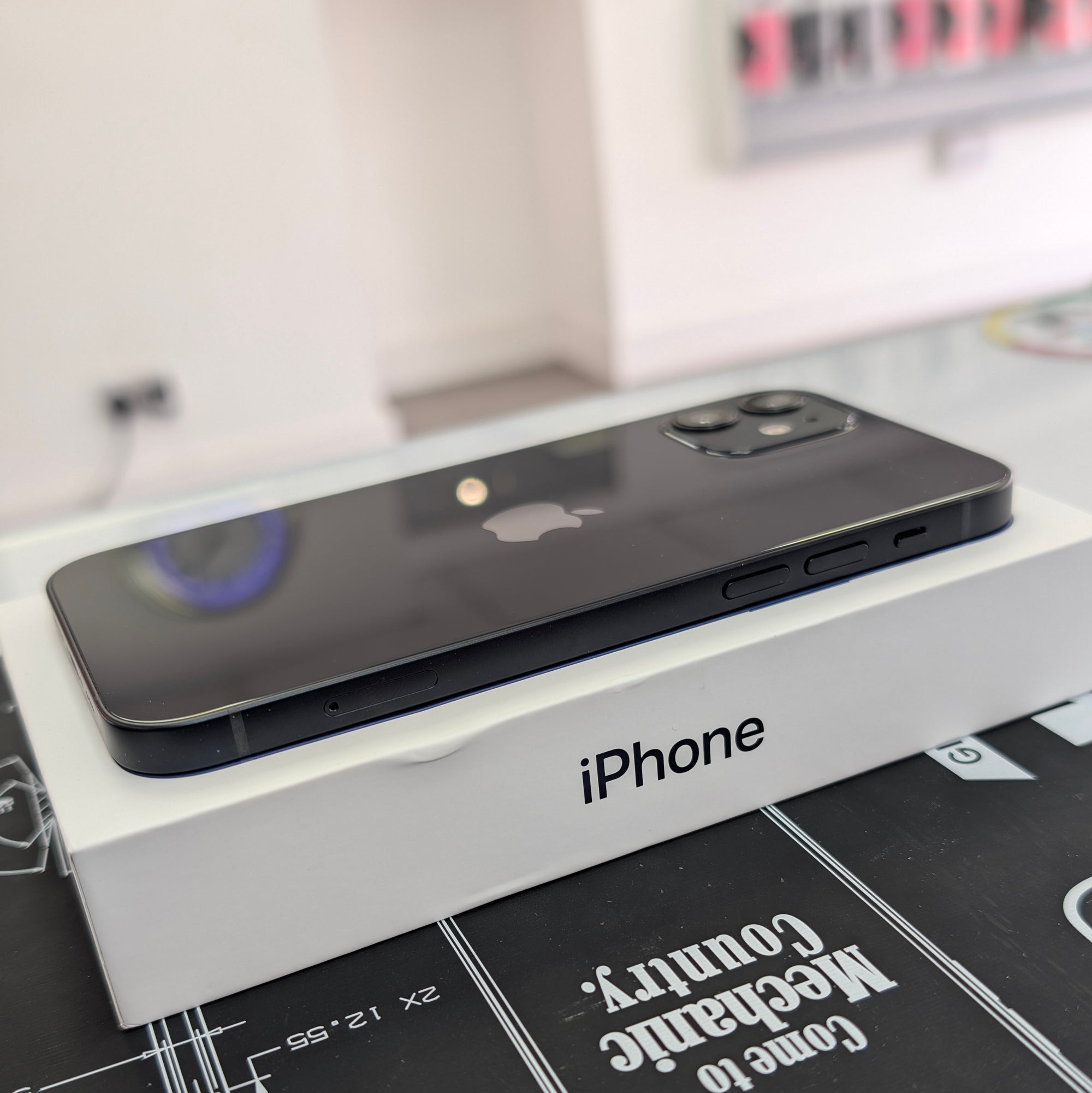 Apple iPhone 12 64GB Black 99% Battery Health