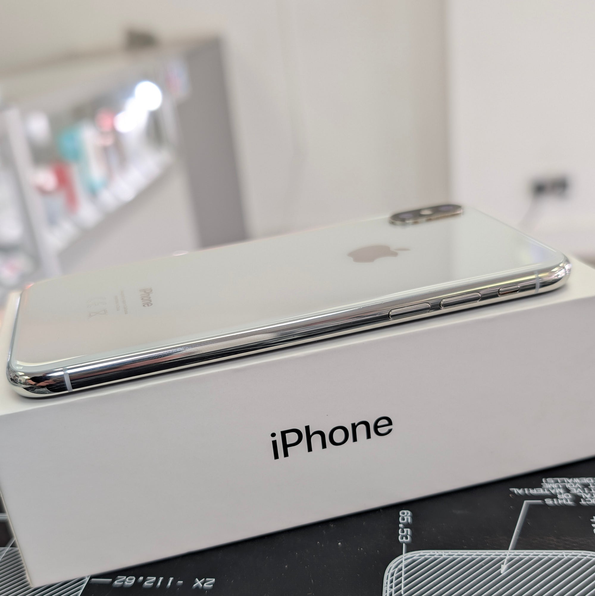 Apple iPhone X 64GB White 100% Battery Health Great condition