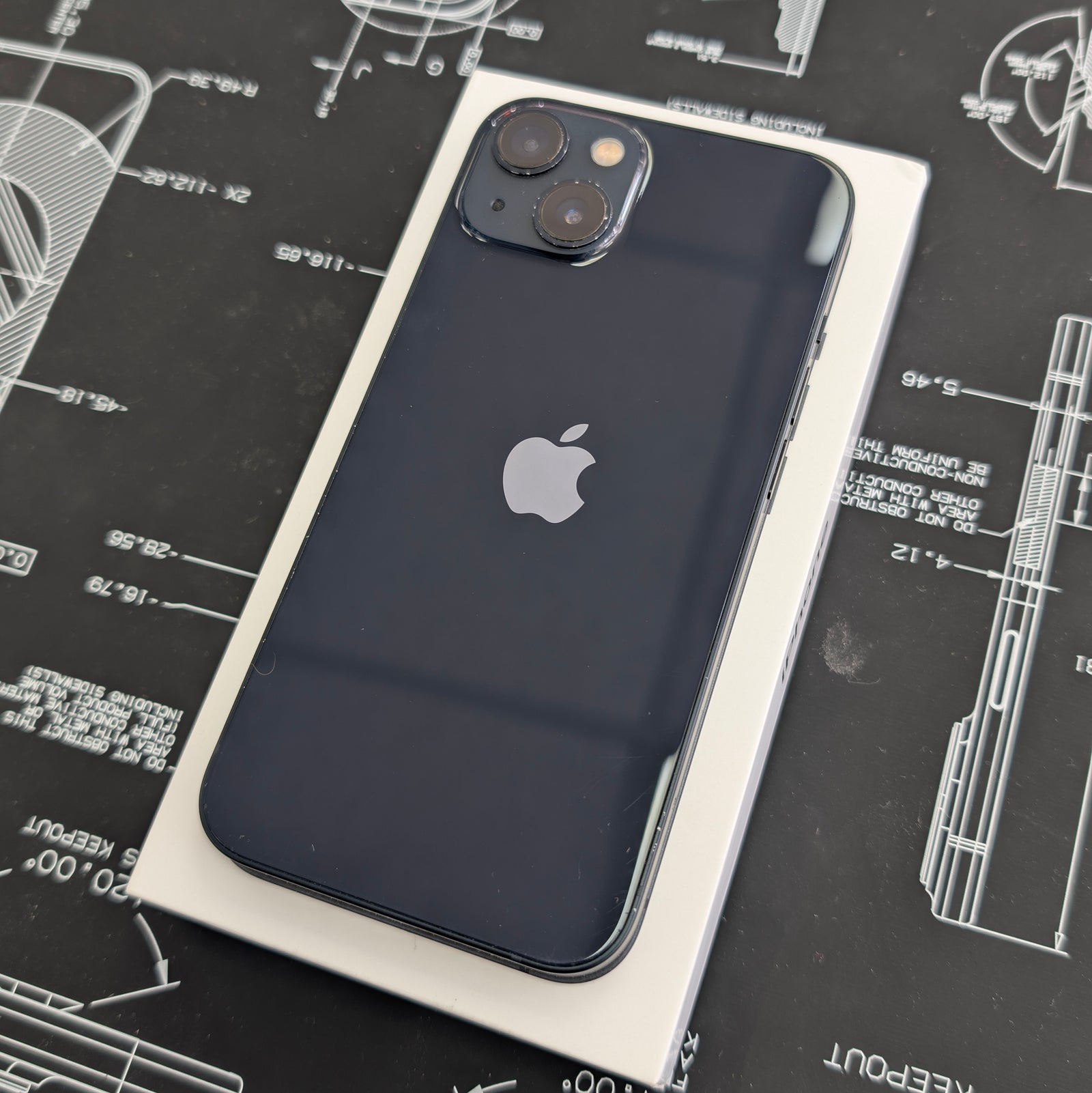 Apple iPhone 13 128GB Midnight 99% Battery Health
