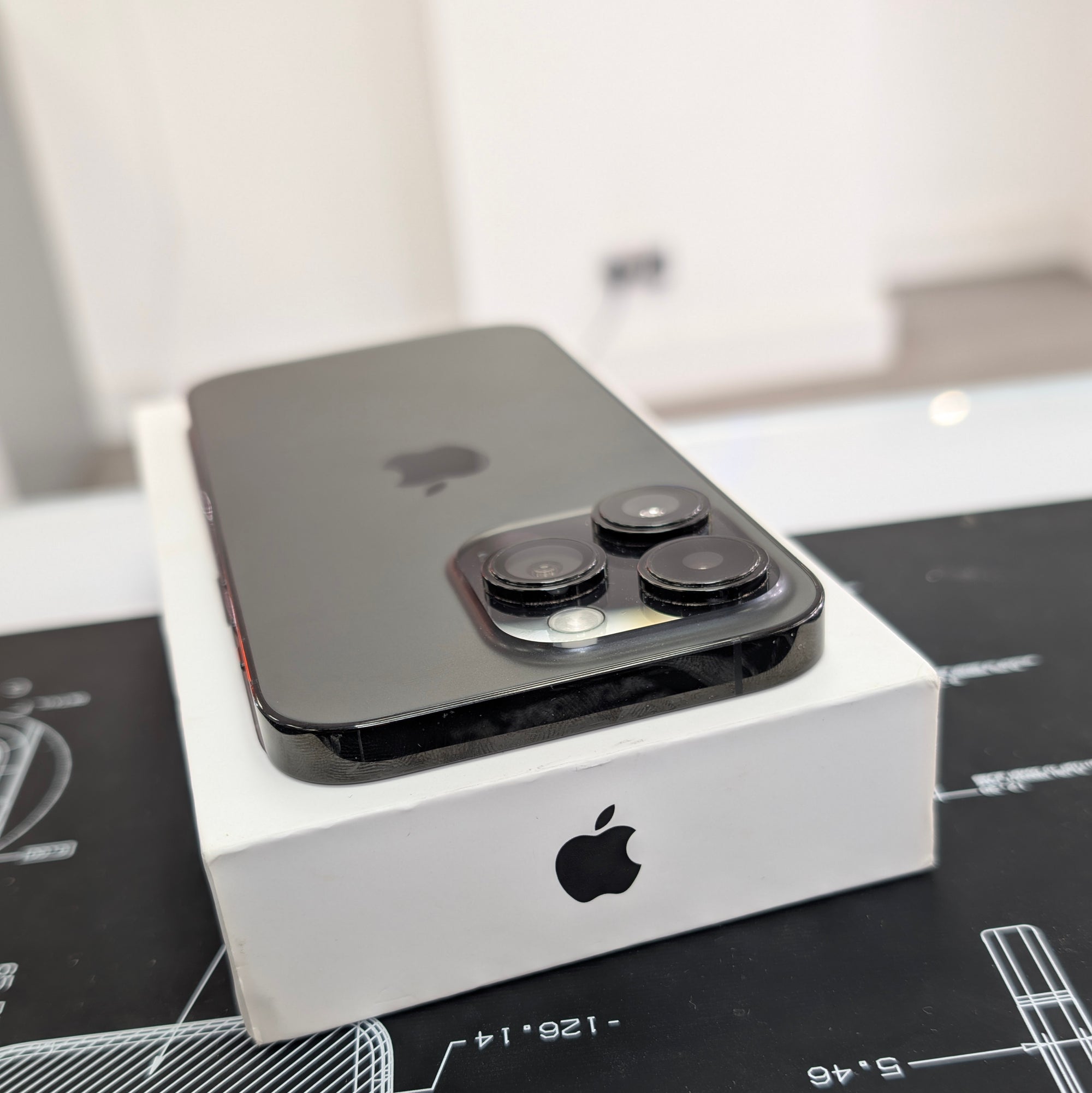 Apple iPhone 14 Pro - Black 128GB &amp; 100% Battery Health