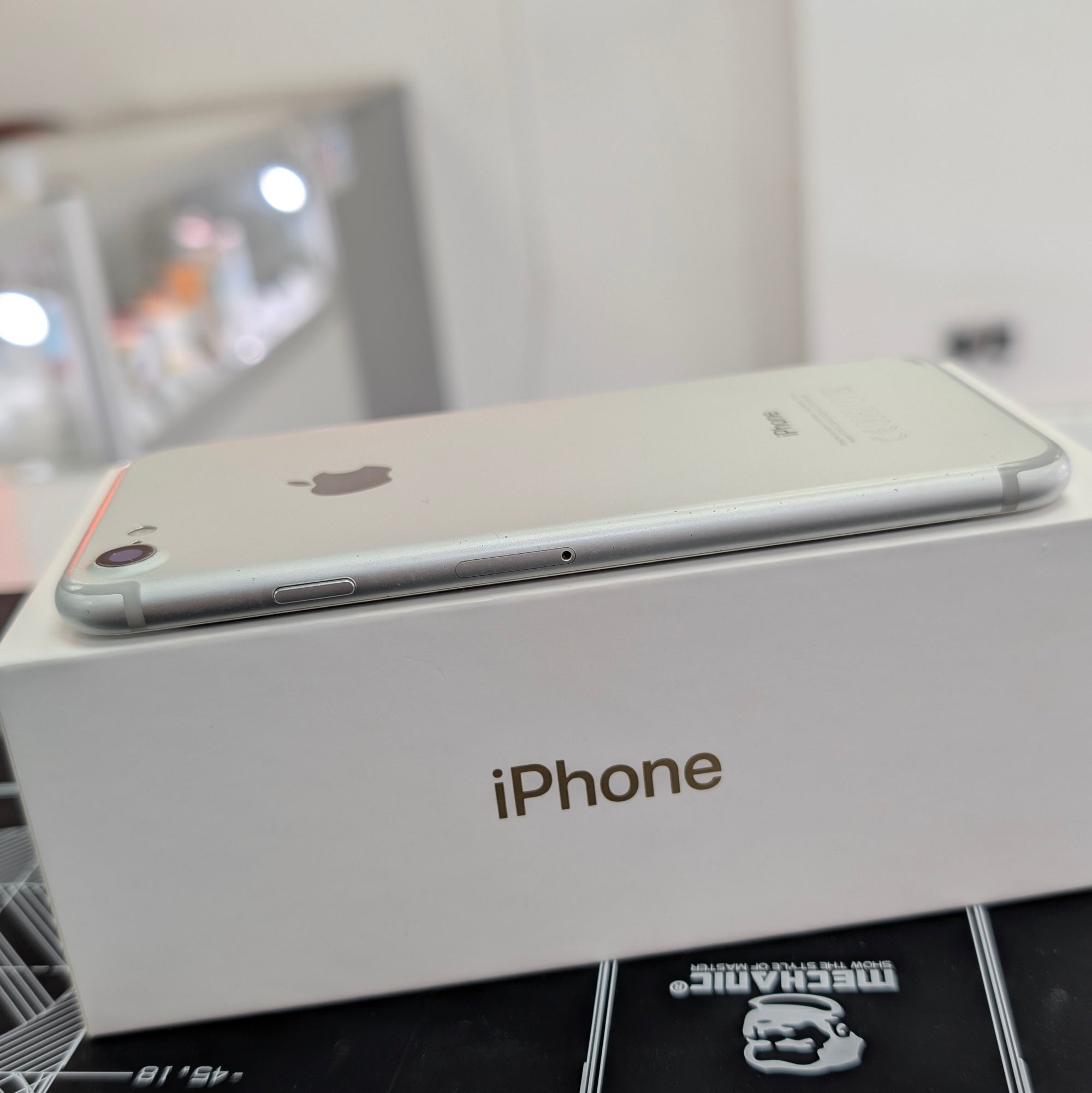 Apple iPhone 7 32GB Silver Unlocked