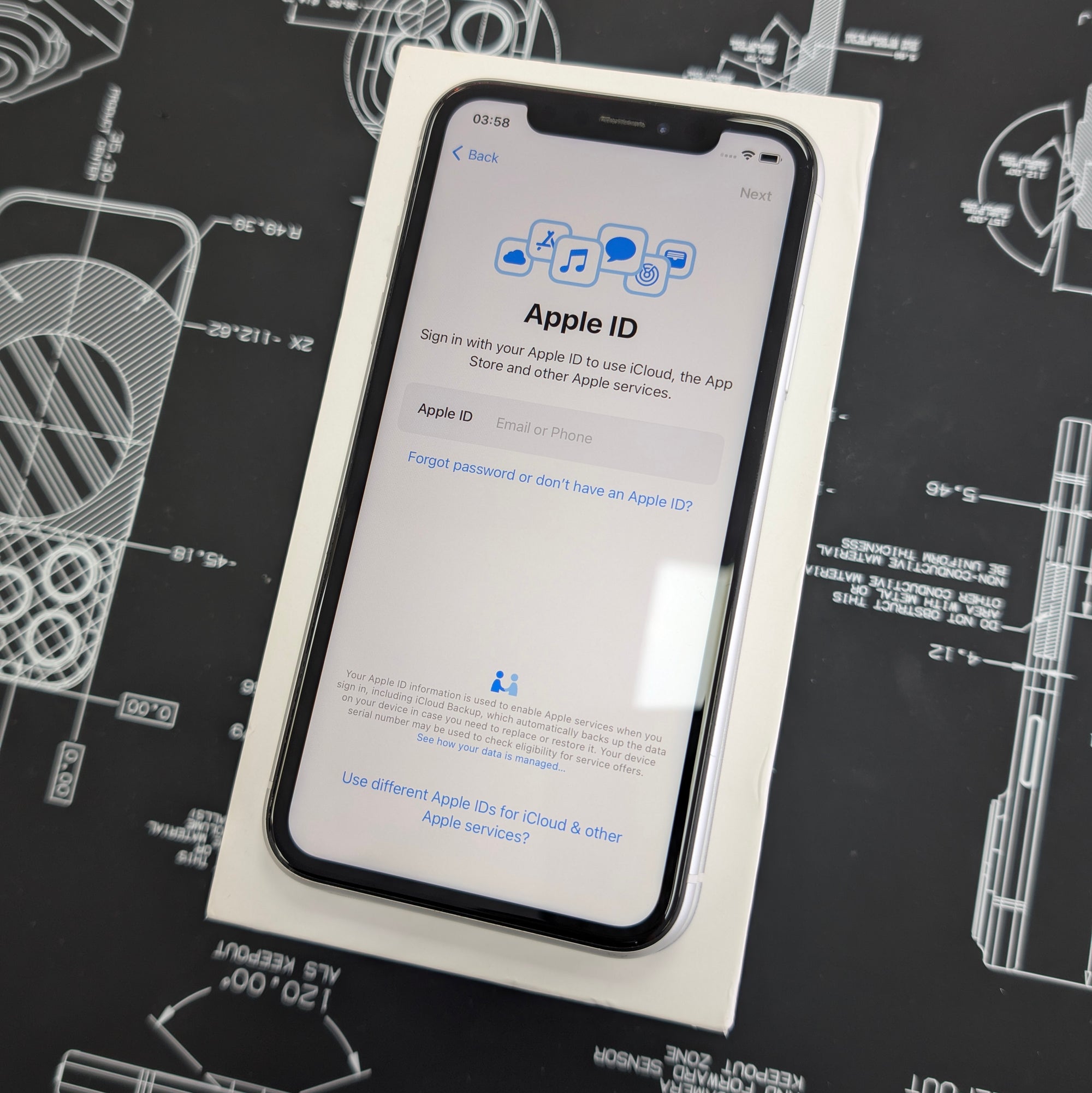 Apple iPhone XR 128GB White 93% Battery Health