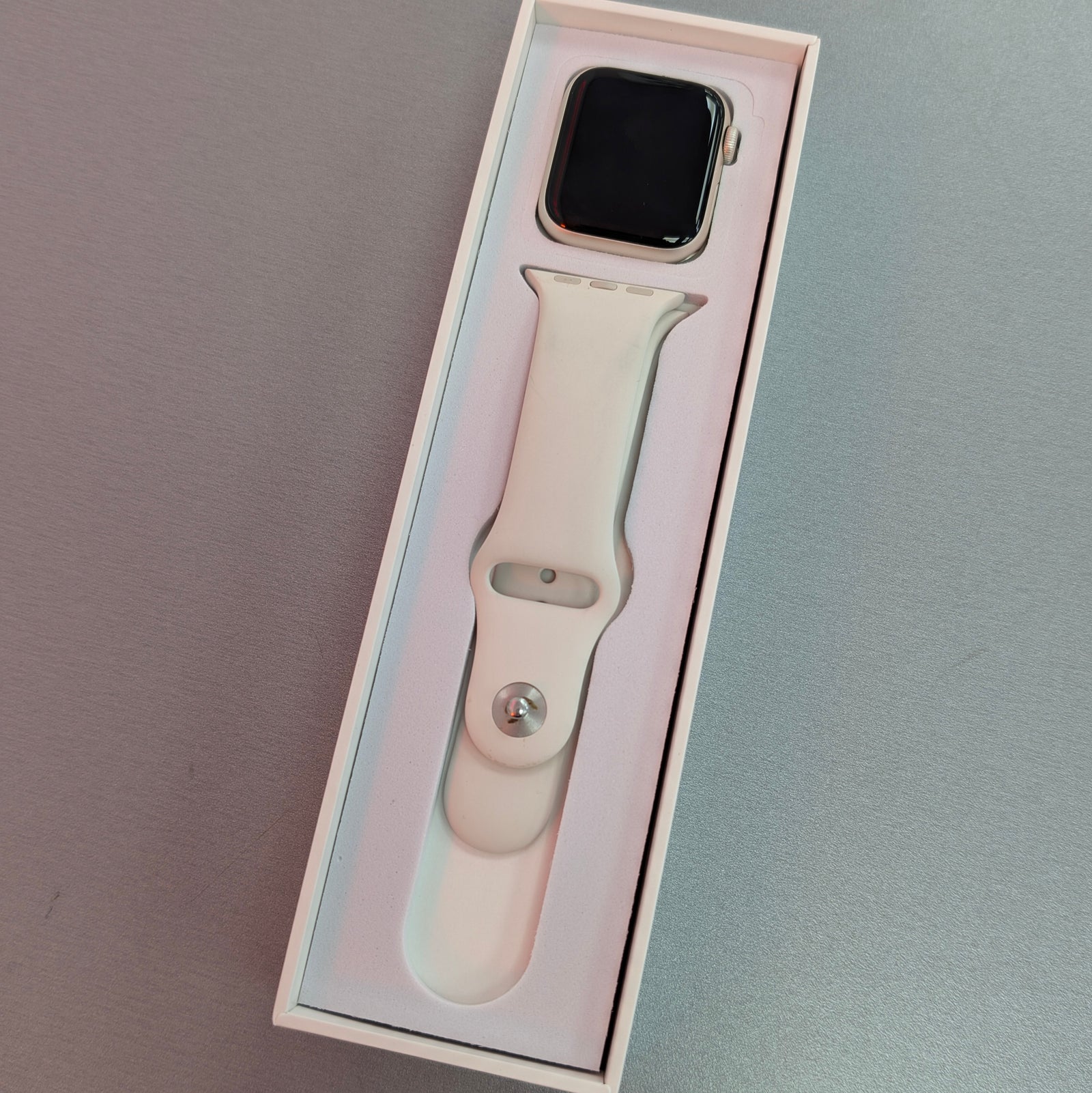 Apple Watch SE 2022 (2nd Generation) 40mm White WiFi Only