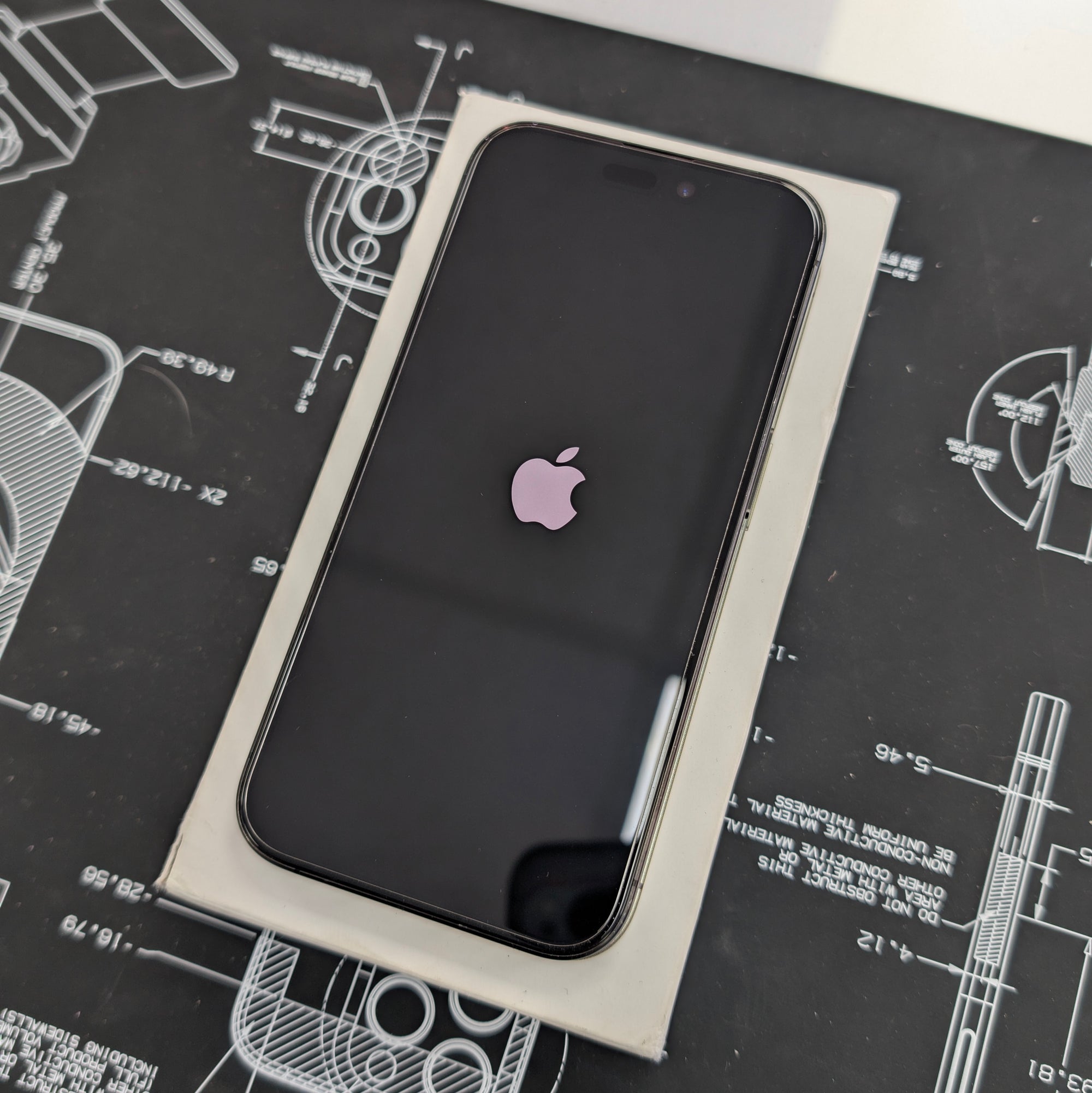 Apple iPhone 15 Pro 128GB Black Titanium - 100% Battery Health