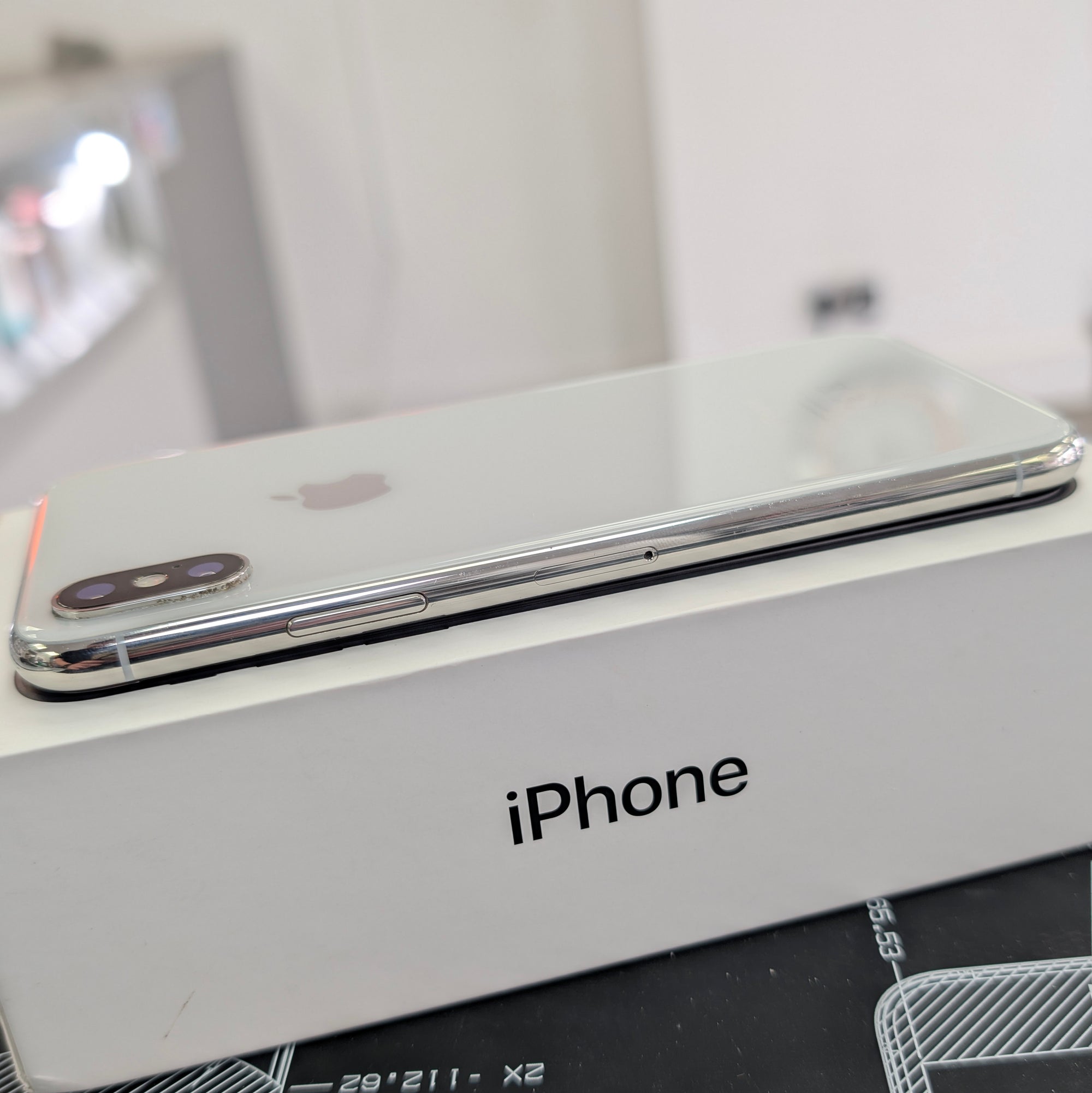 Apple iPhone X 64GB White 100% Battery Health Great condition