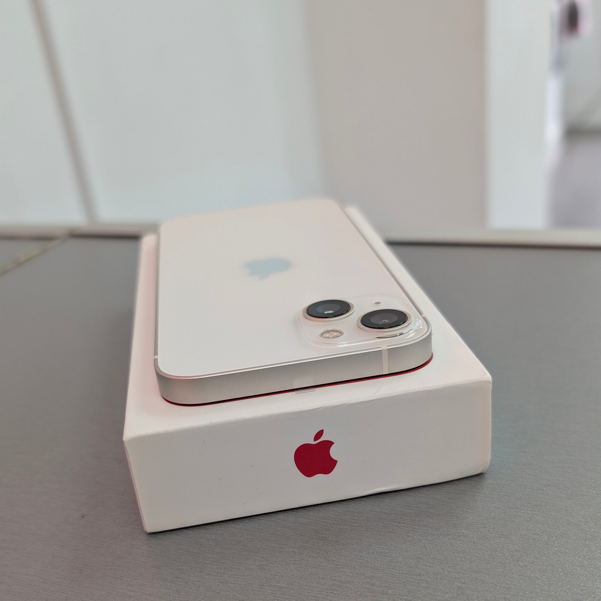 Apple iPhone 13 128GB White 100% Battery Health