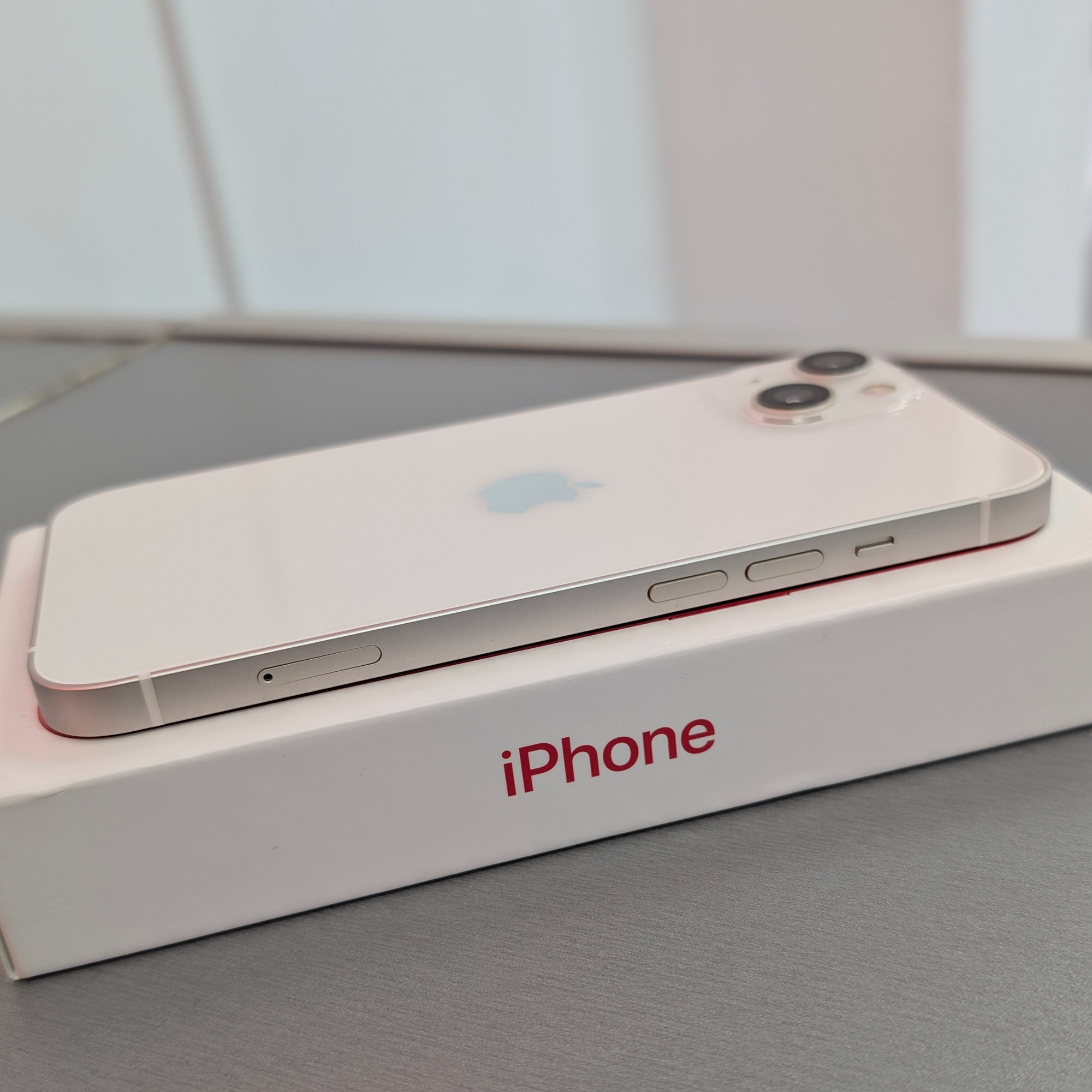 Apple iPhone 13 128GB White 100% Battery Health