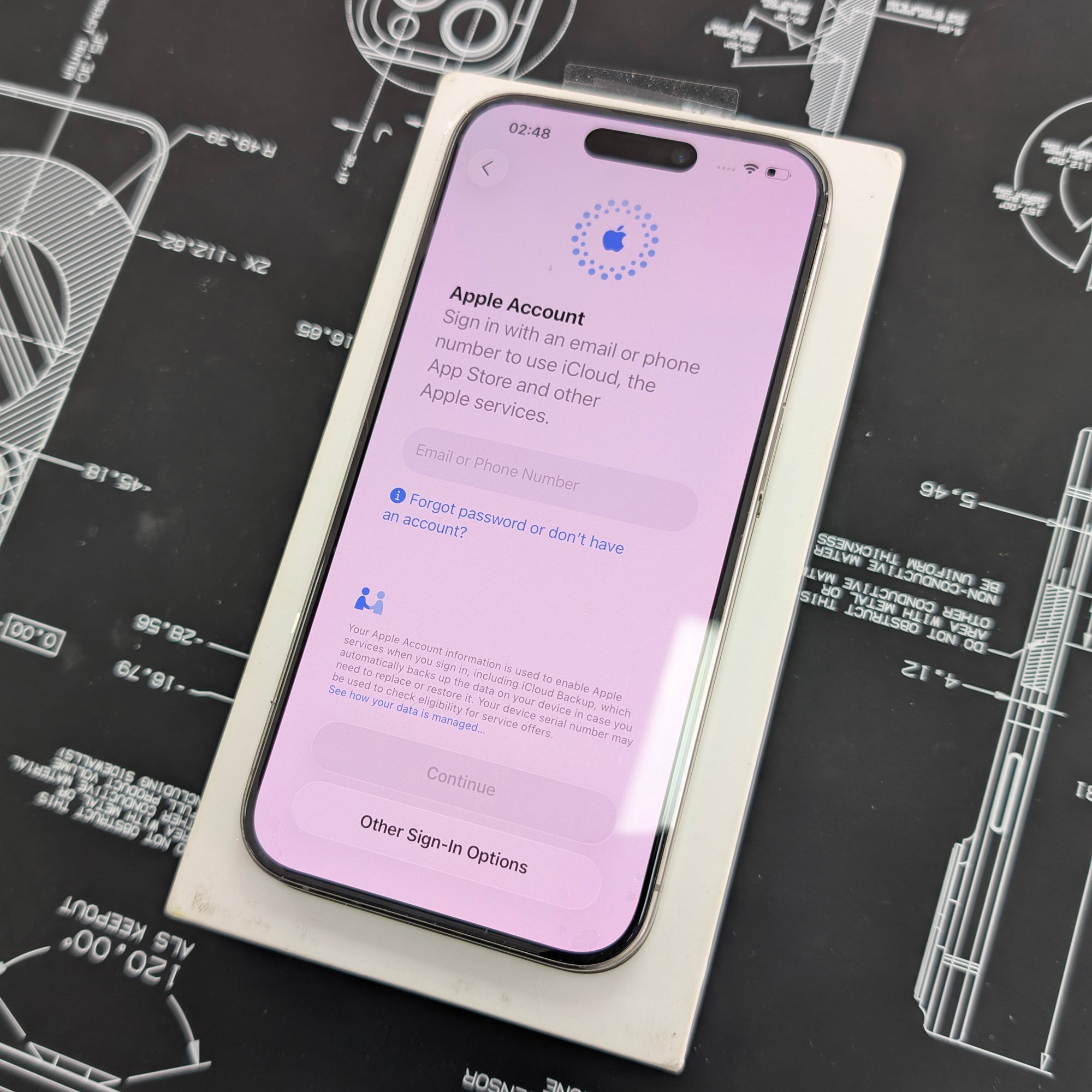 Apple iPhone 15 Pro 128GB - Natural Titanium - 100% Battery Health