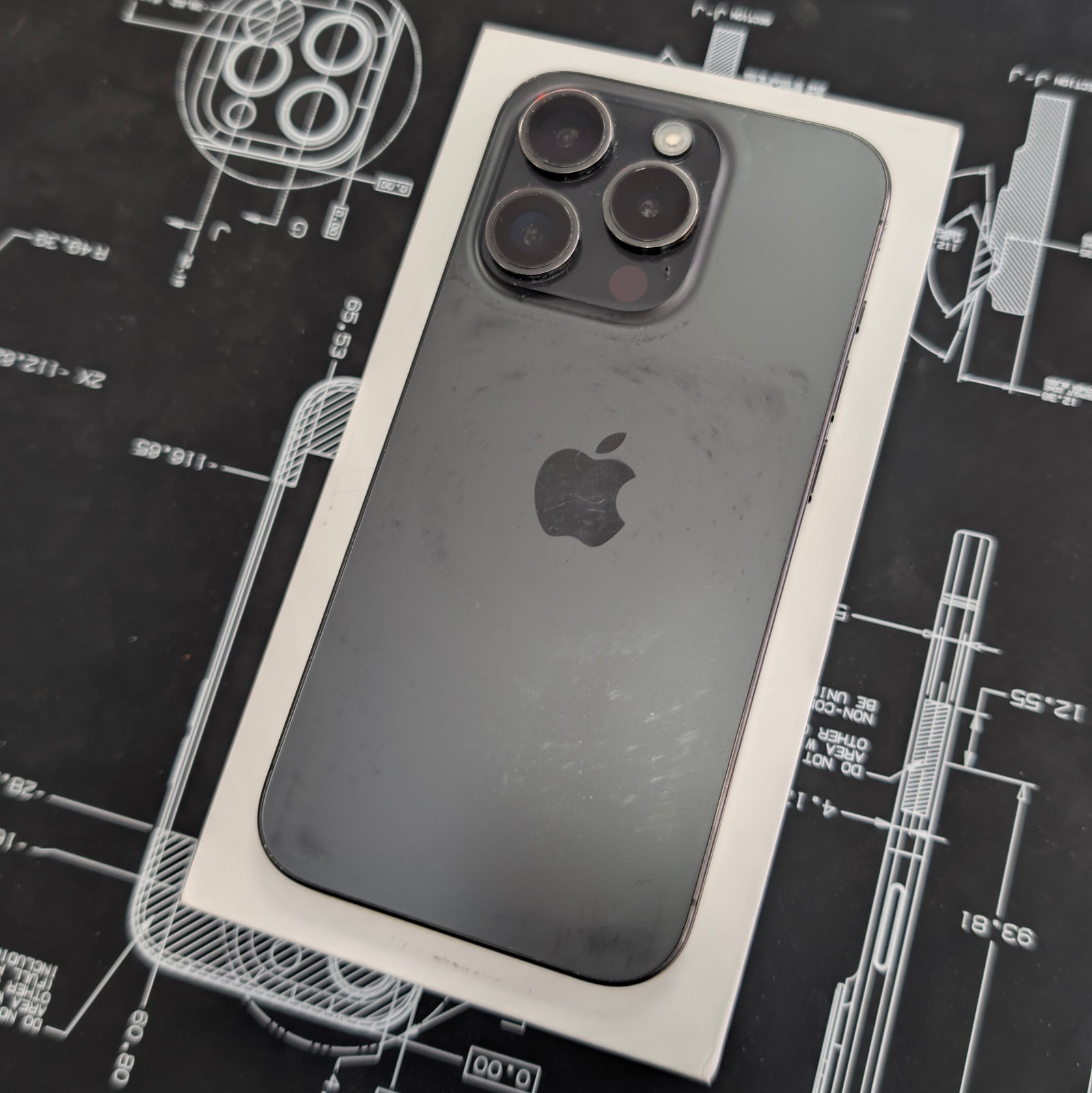 Apple iPhone 15 Pro 128GB Black Titanium - 100% Battery Health