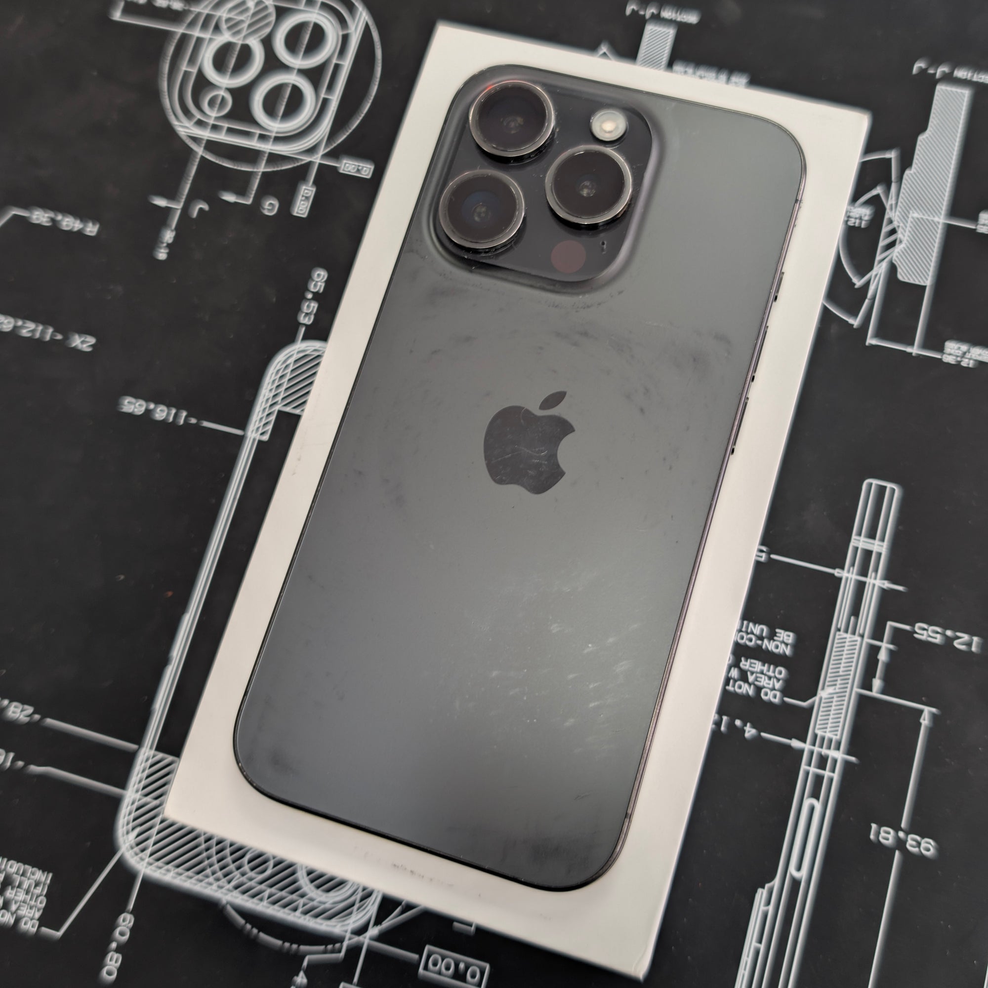 Apple iPhone 15 Pro 128GB Black Titanium - 100% Battery Health