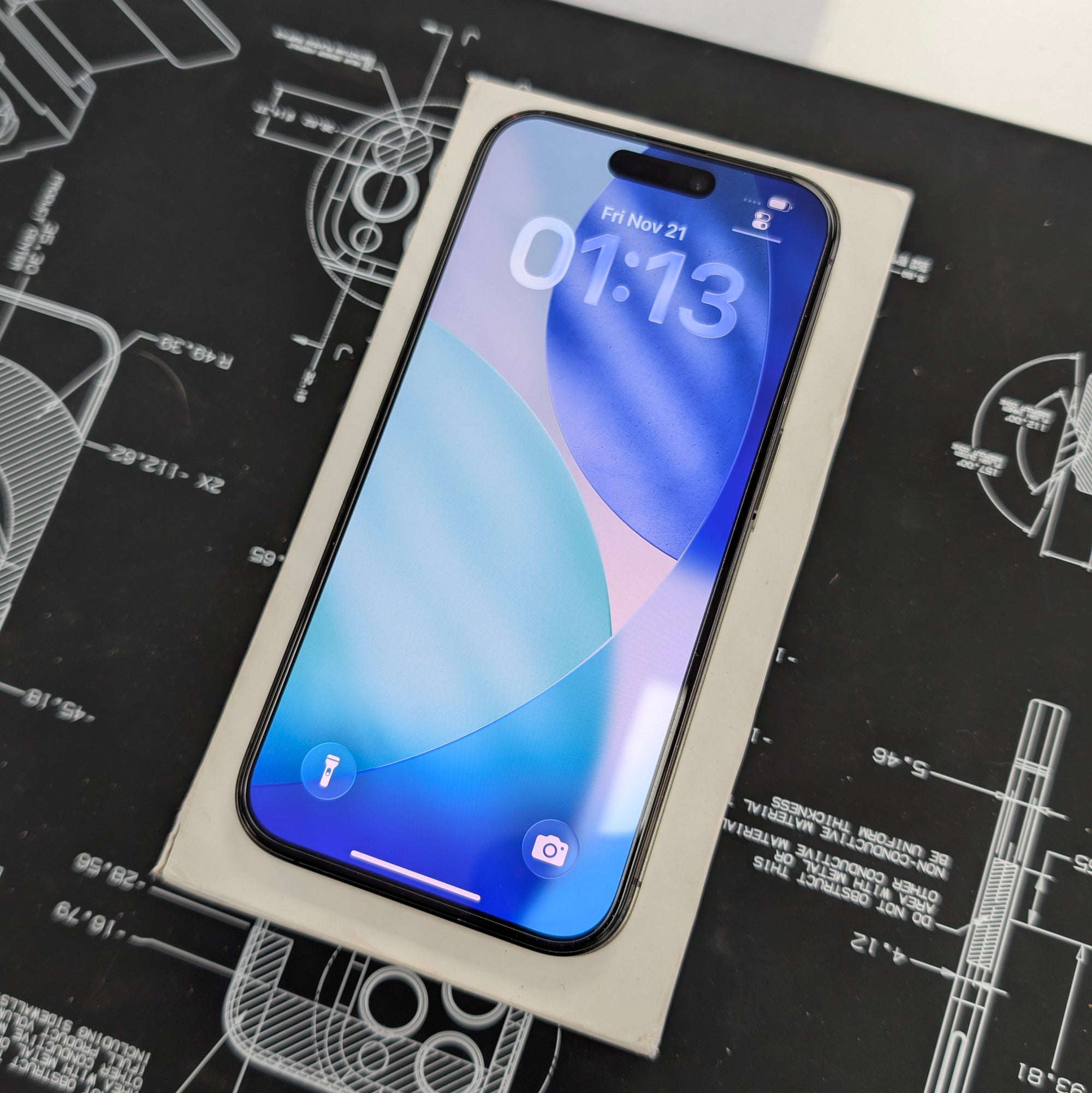 Apple iPhone 15 Pro 128GB Black Titanium - 100% Battery Health