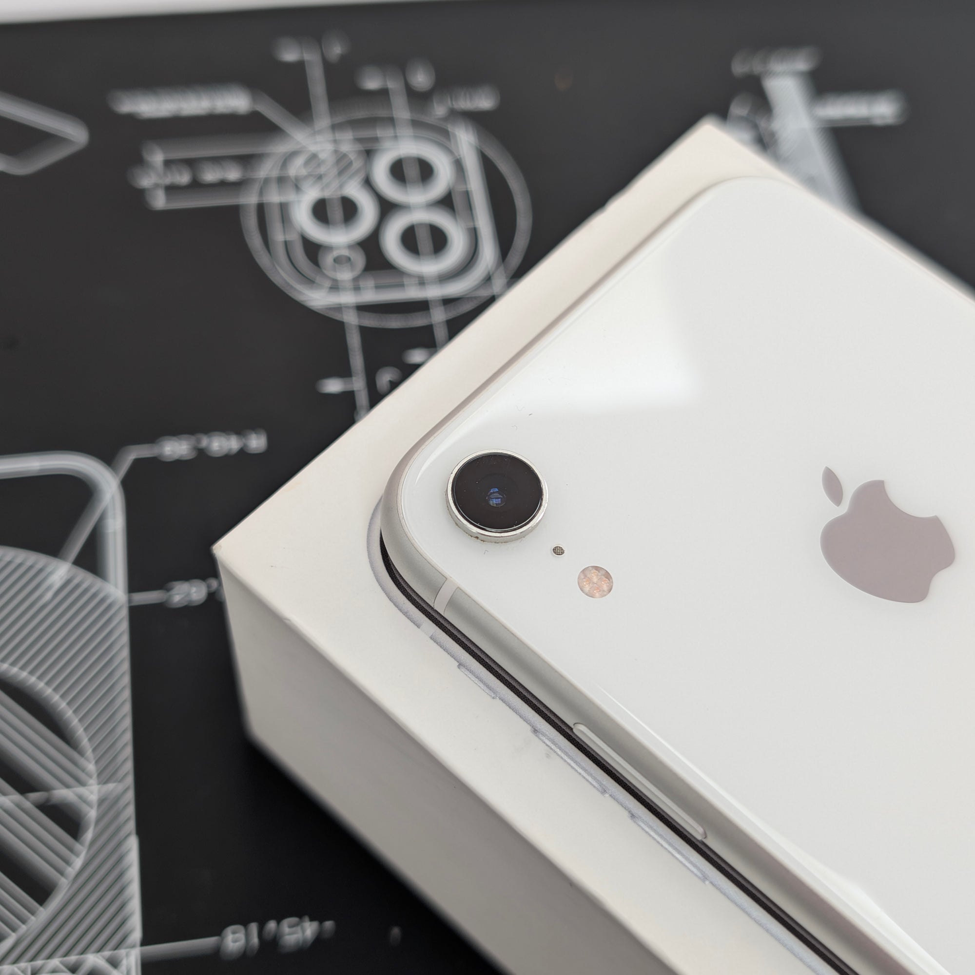 Apple iPhone XR 128GB White 93% Battery Health