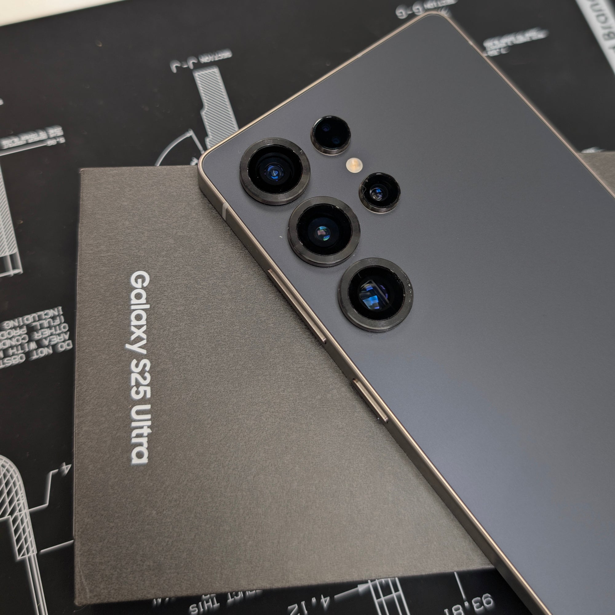 Samsung Galaxy S25 Ultra 256GB Titanium Black - Ex Display