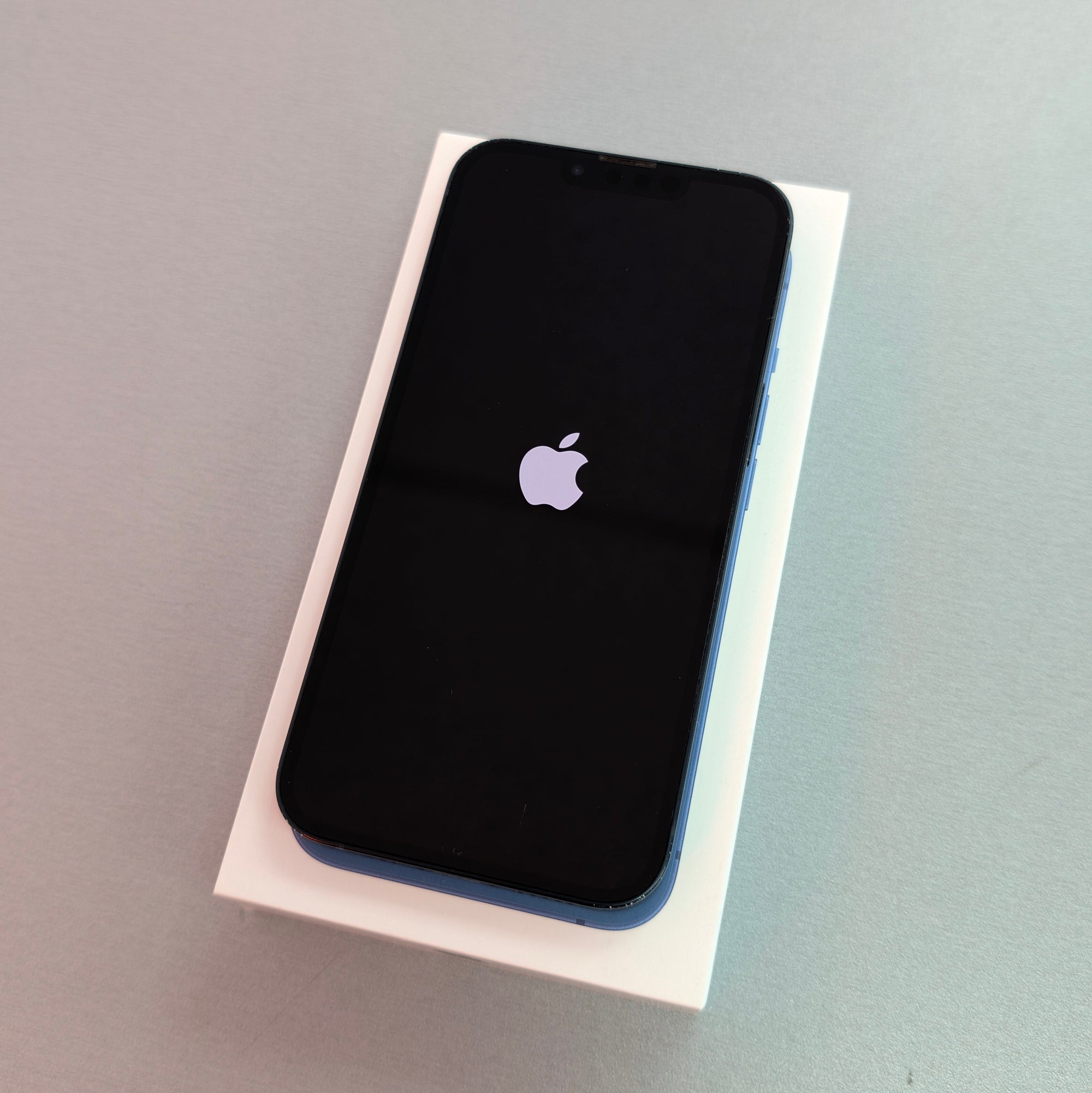 Apple iPhone 13 128GB Midnight - 100% Battery Health