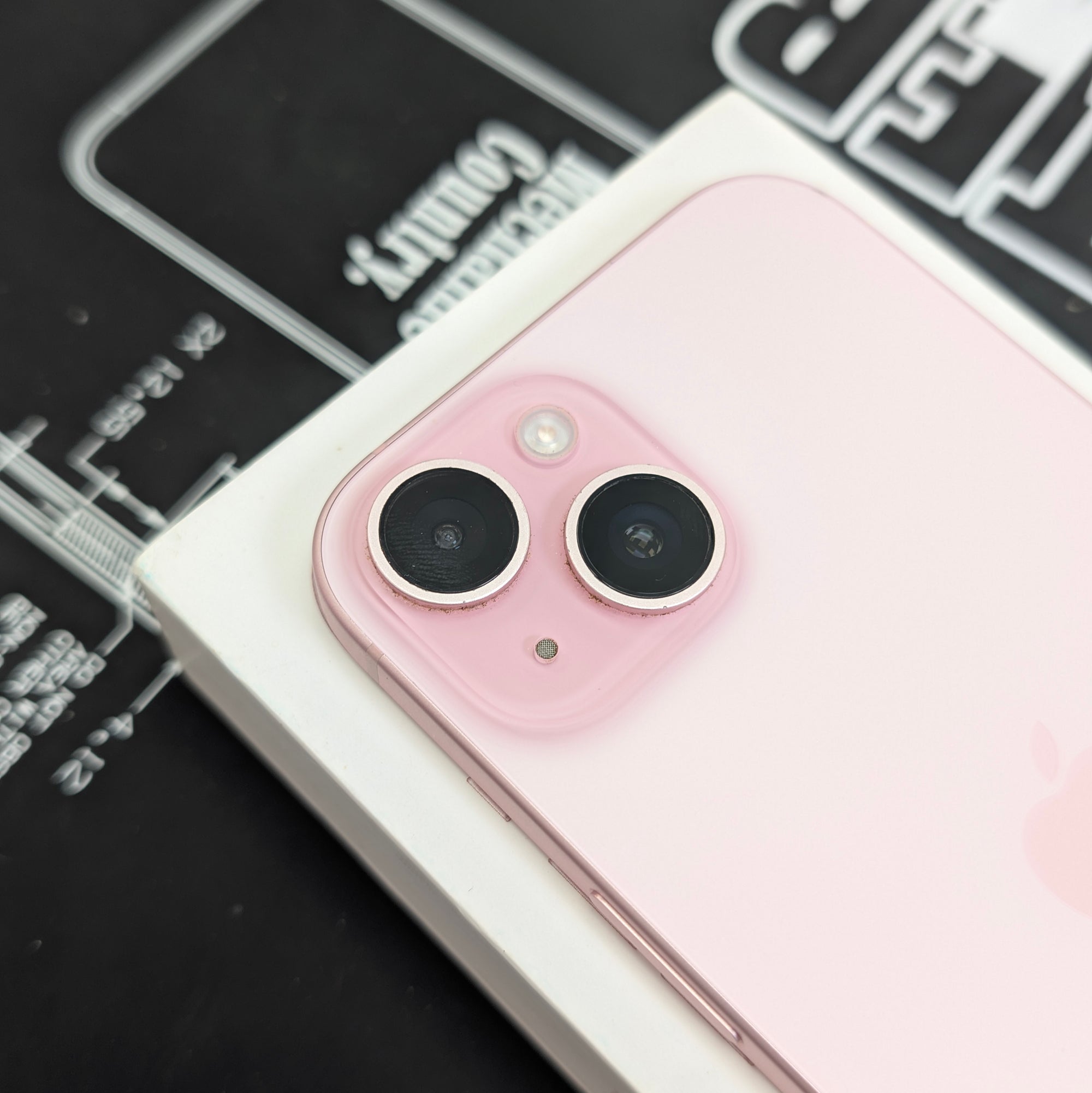 Apple iPhone 15 128GB Pink 100% Battery Health