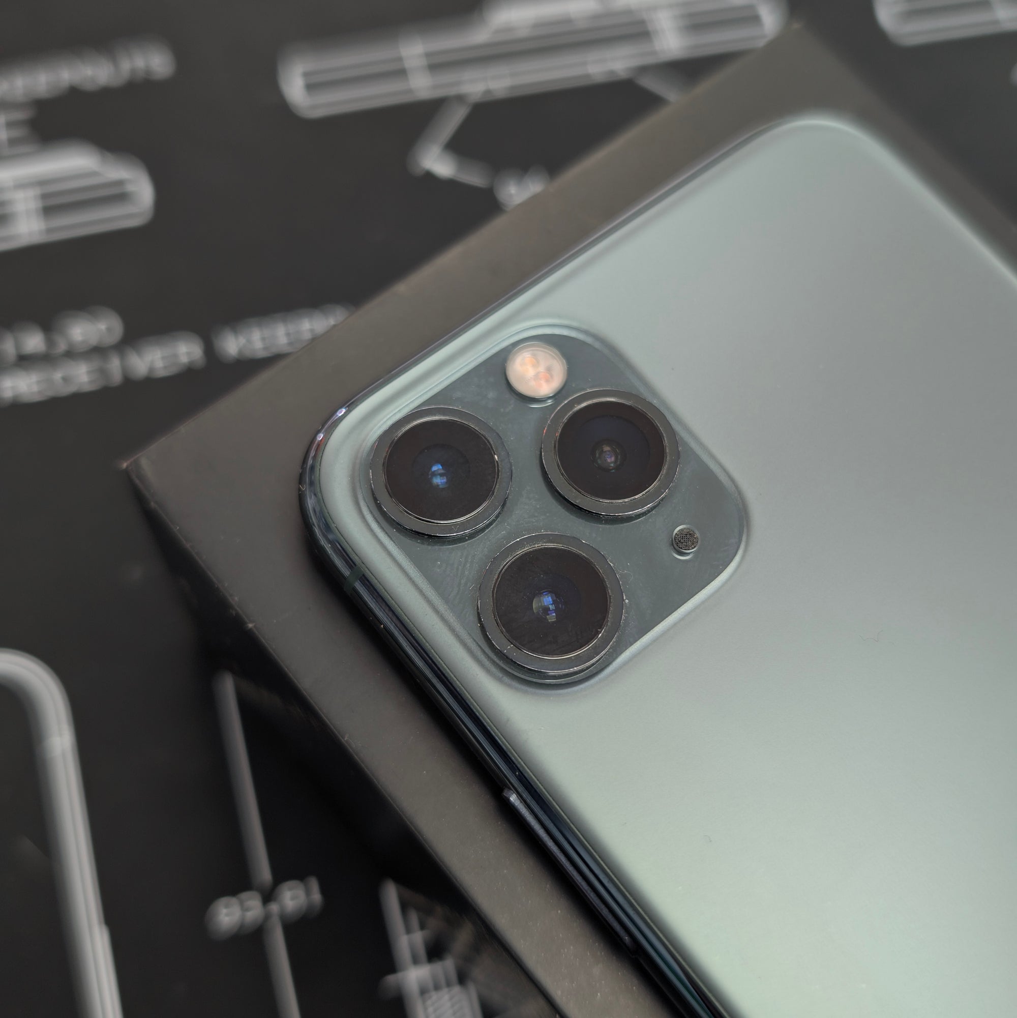 Apple iPhone 11 Pro Midnight Green 64GB -100% Battery Health