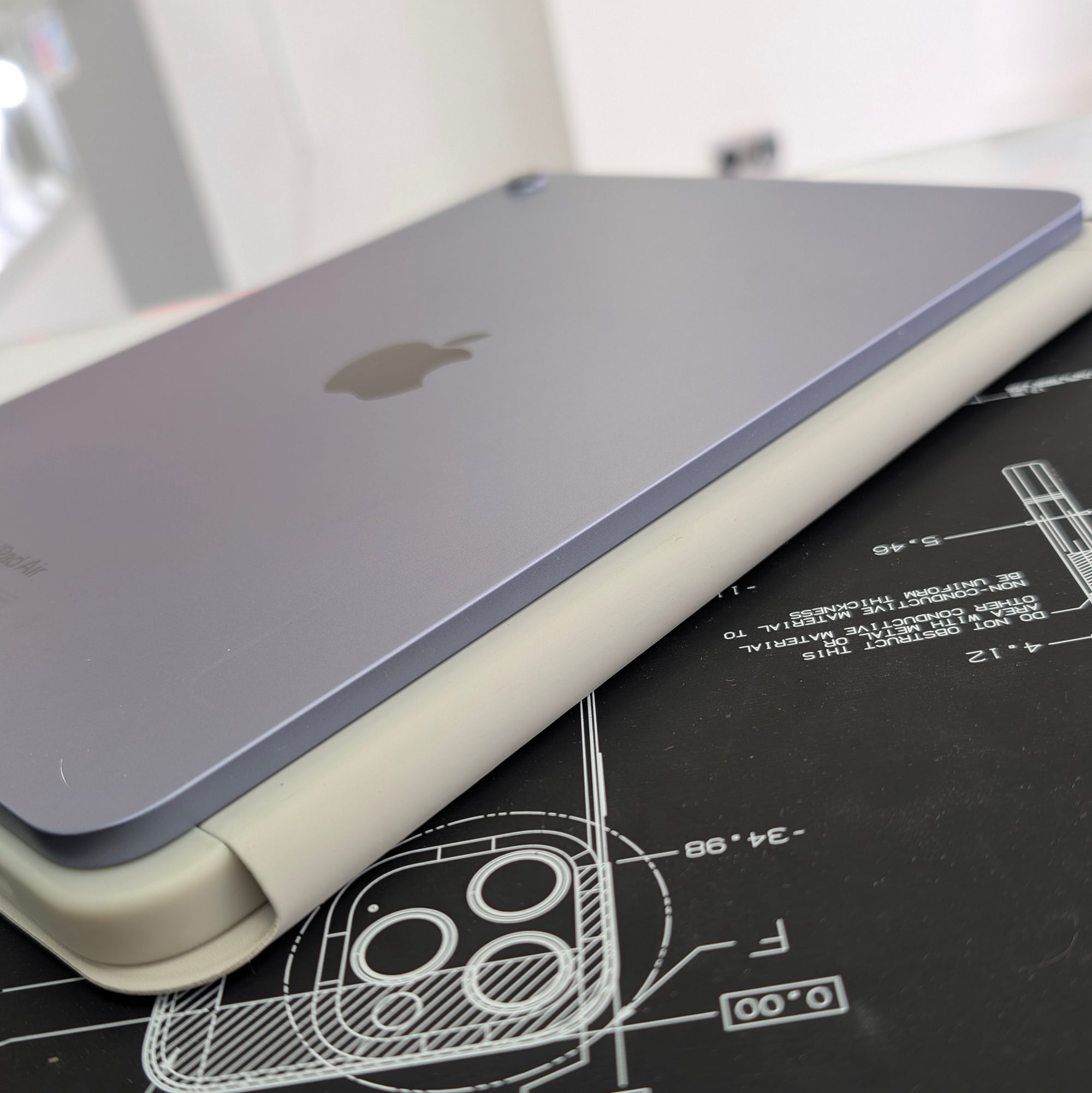 Apple iPad Air (5th Generation) 64GB Purple Wi-Fi Only