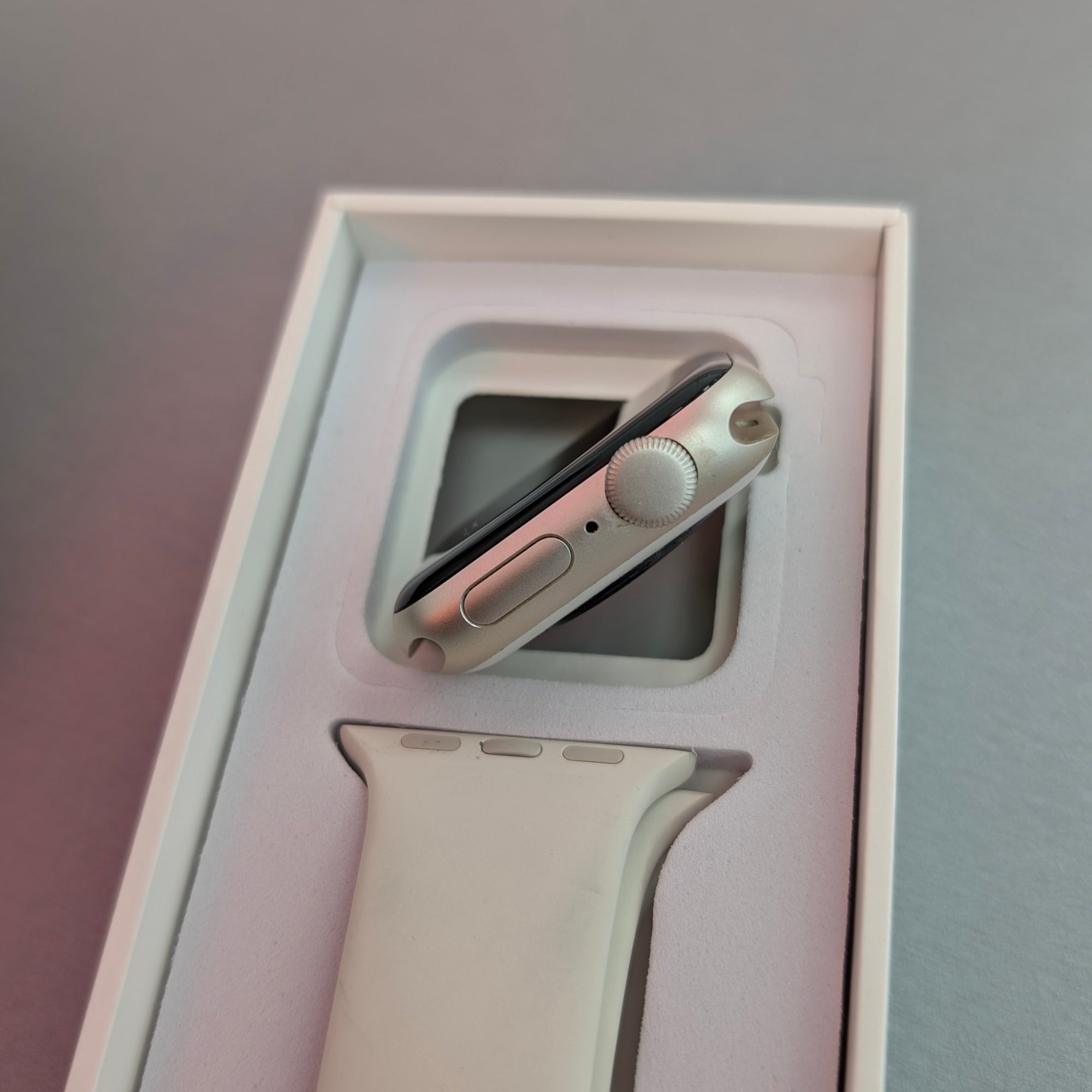 Apple Watch SE 2022 (2nd Generation) 40mm White WiFi Only