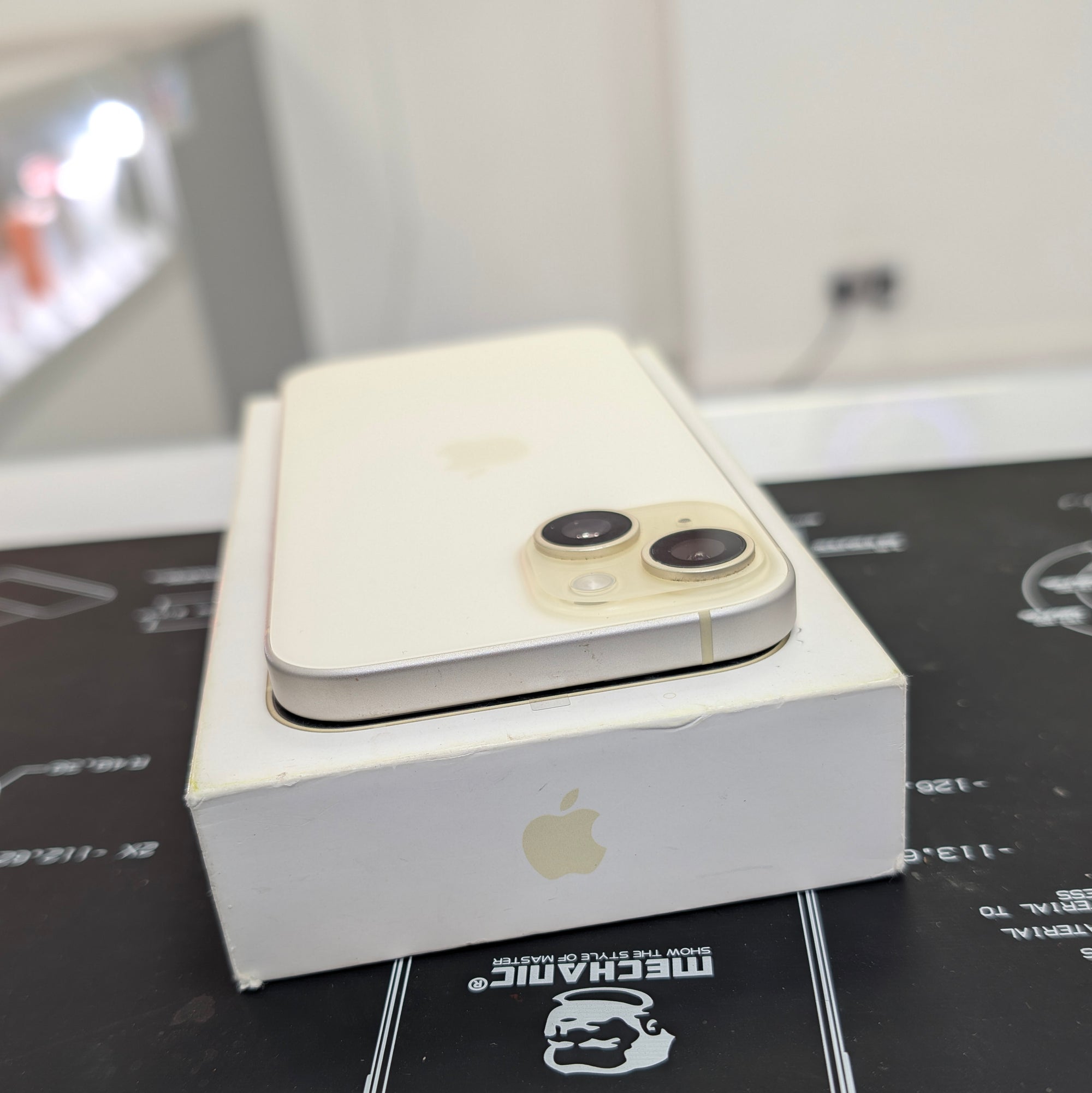 Apple iPhone 15 128GB Yellow 100% Battery Health