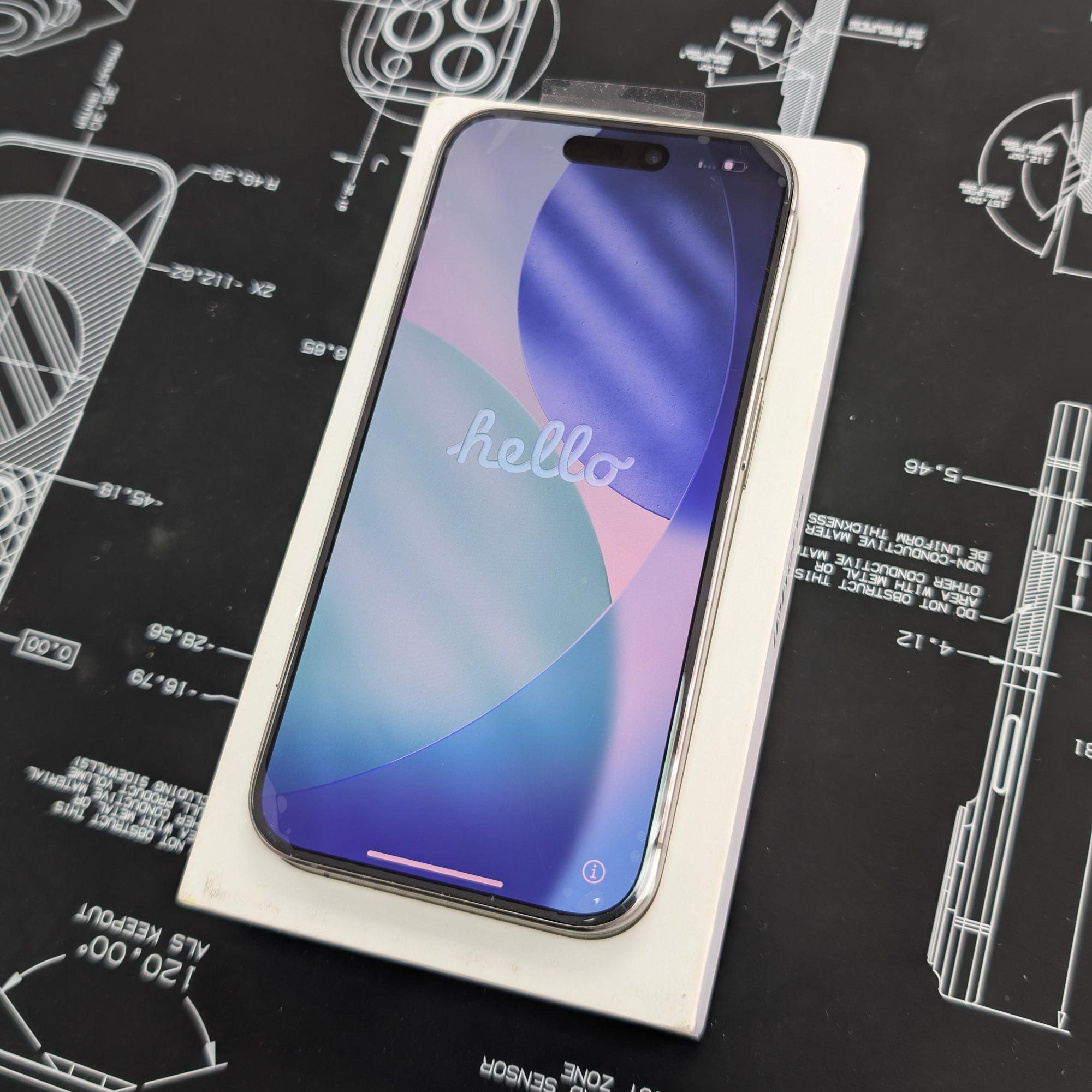 Apple iPhone 15 Pro 128GB - Natural Titanium - 100% Battery Health